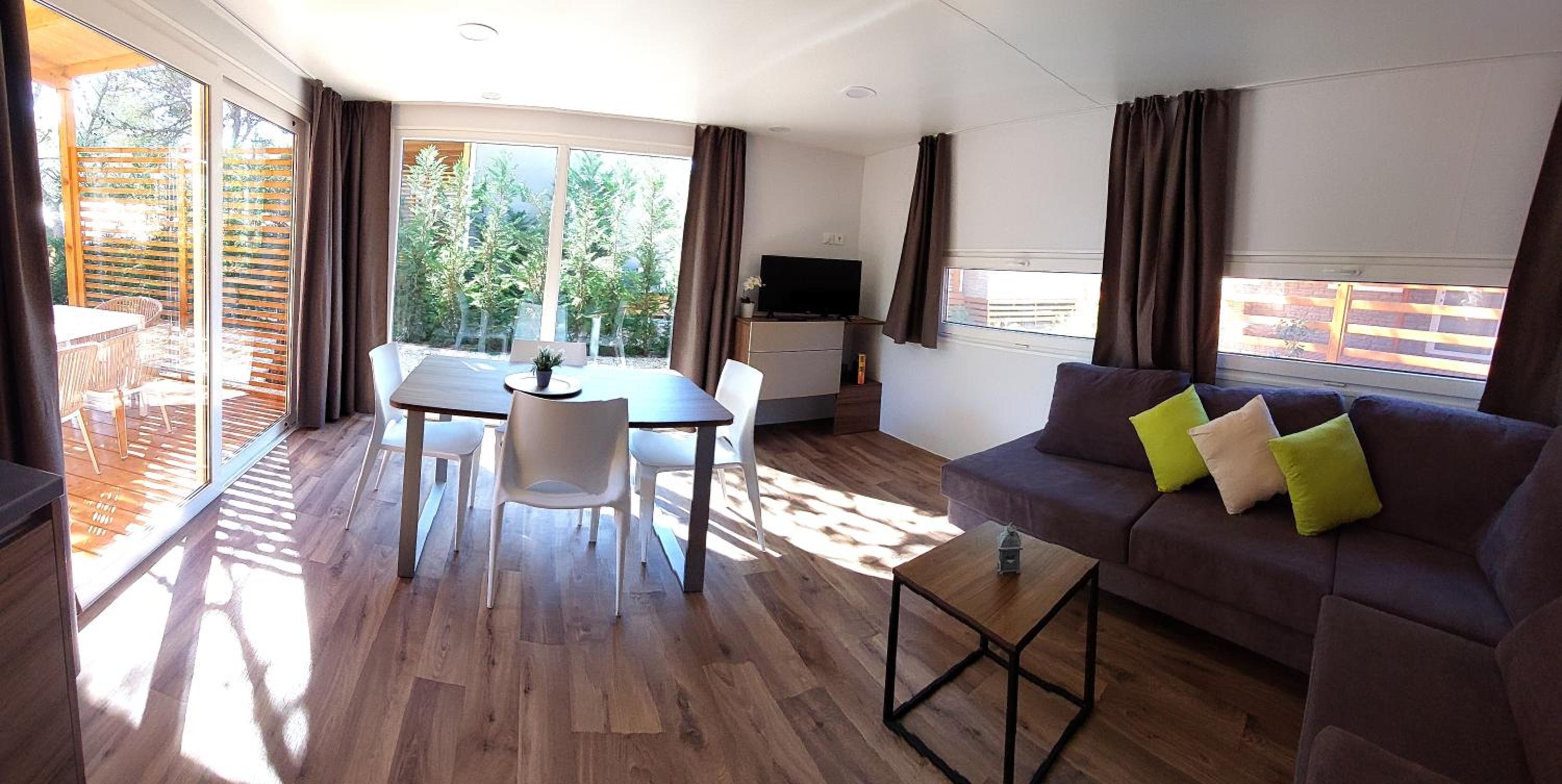 Family Two-Bedroom Mobile Home with Terrace