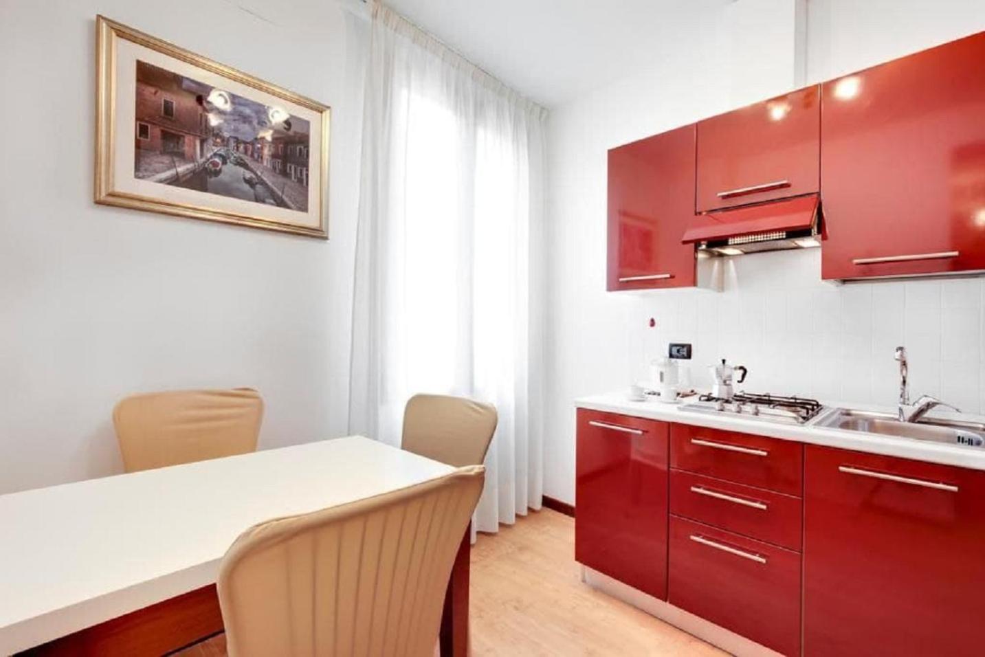 One-Bedroom Apartment photo 2