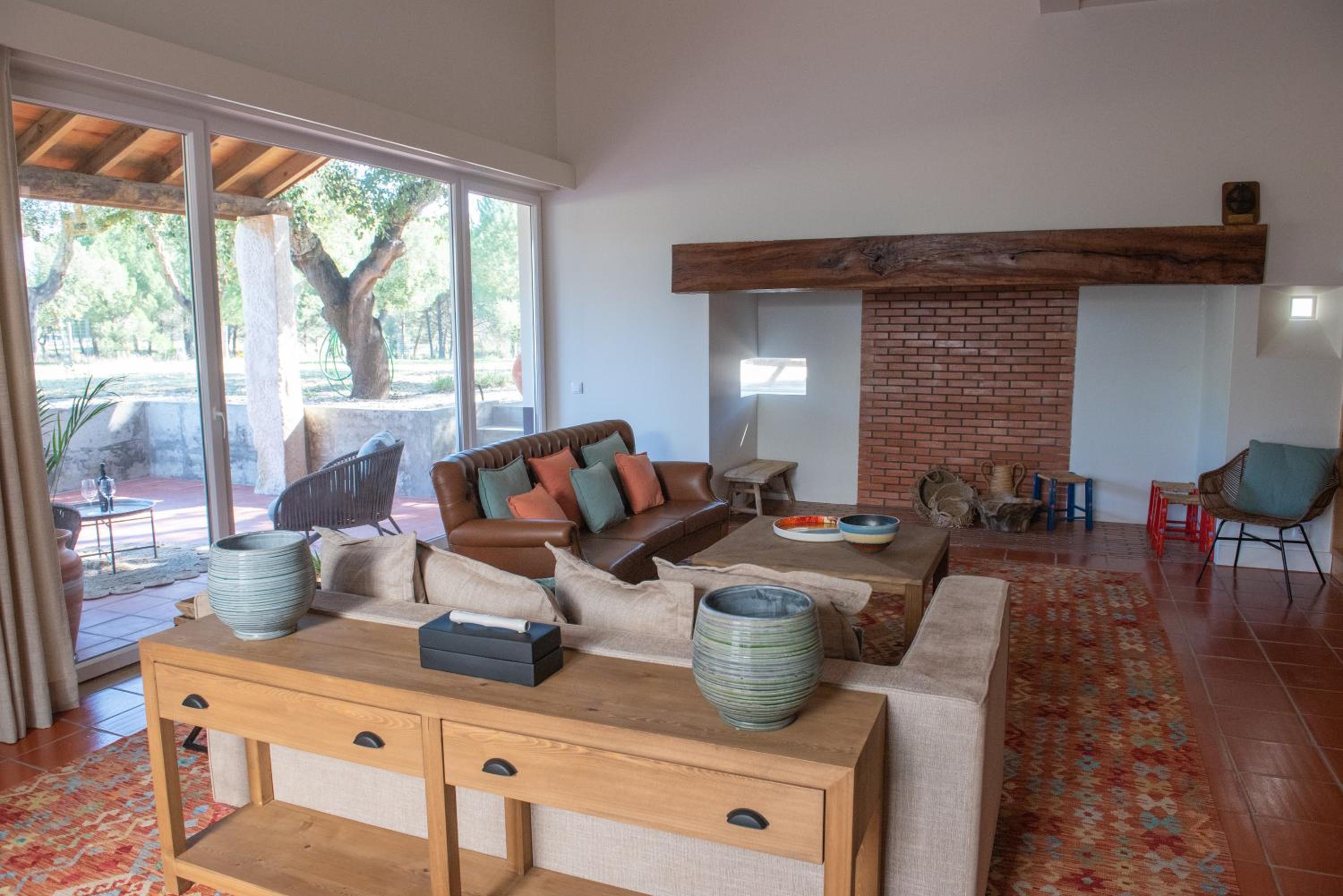King Room with Pool View - Photo 7