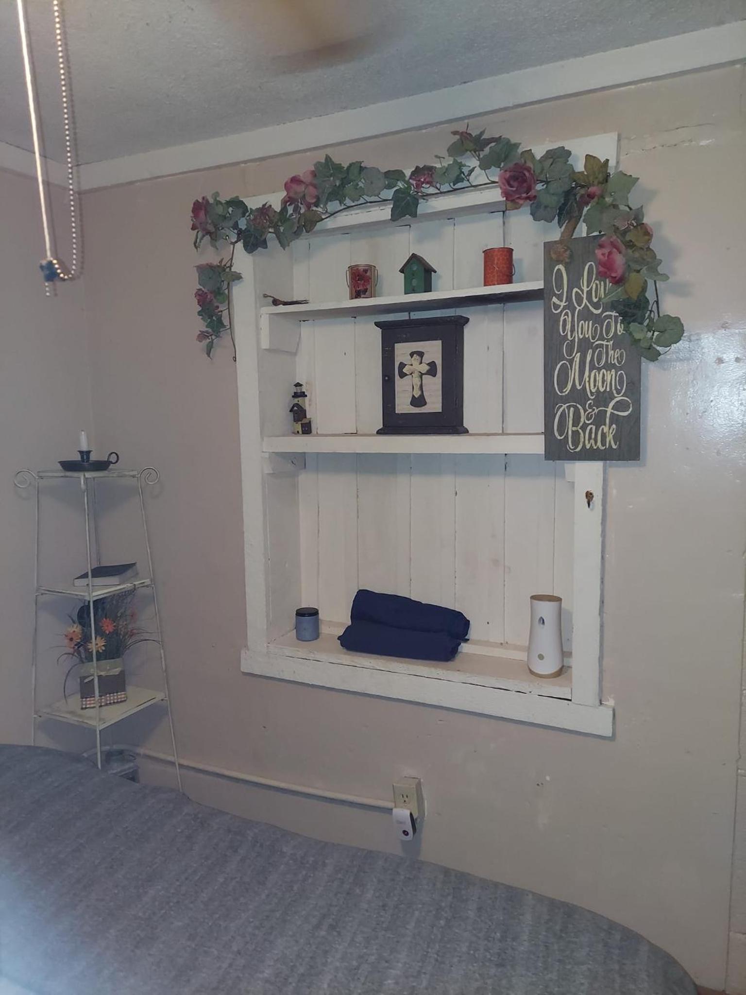 One-Bedroom House photo 1