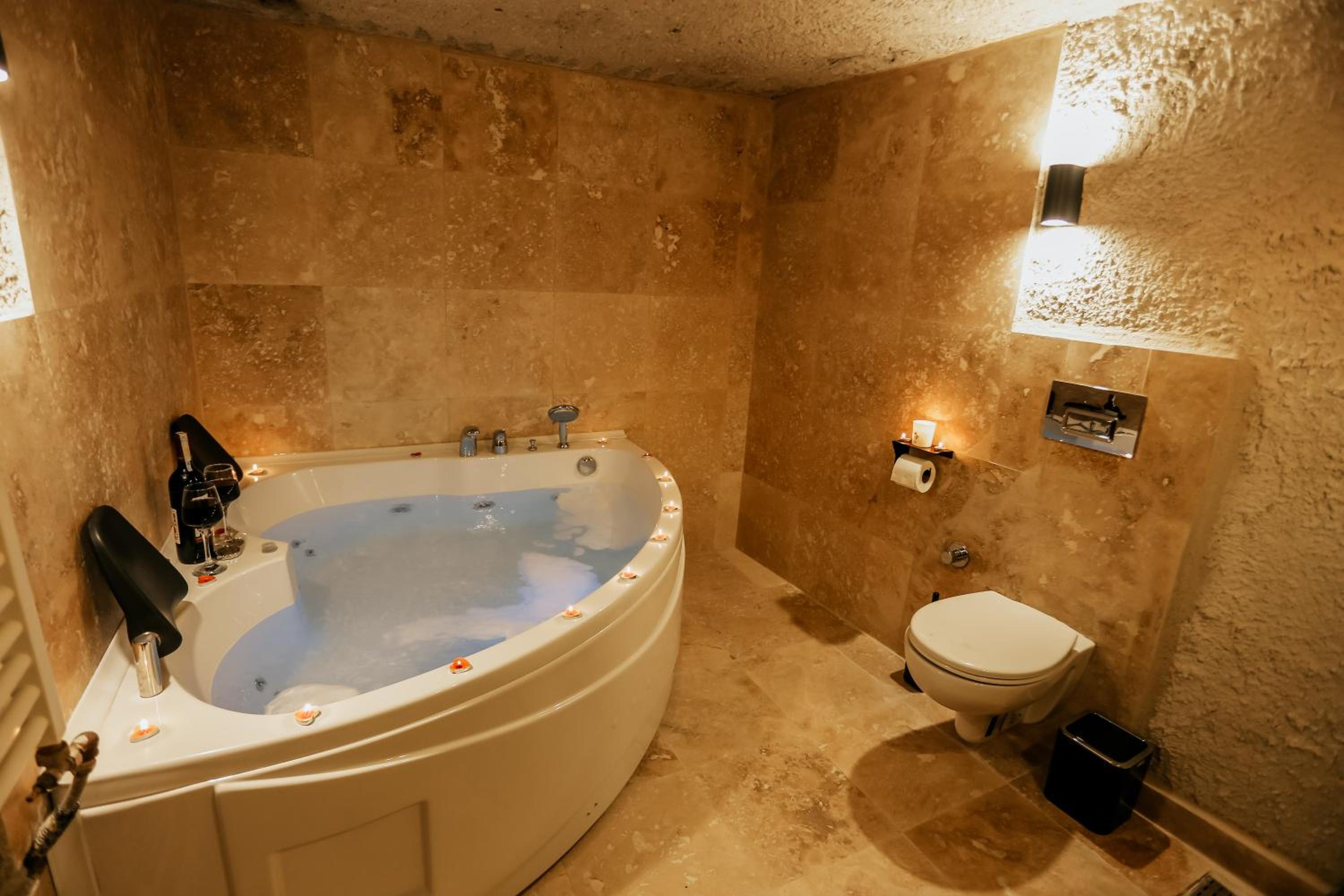 Deluxe Suite - Photo 7