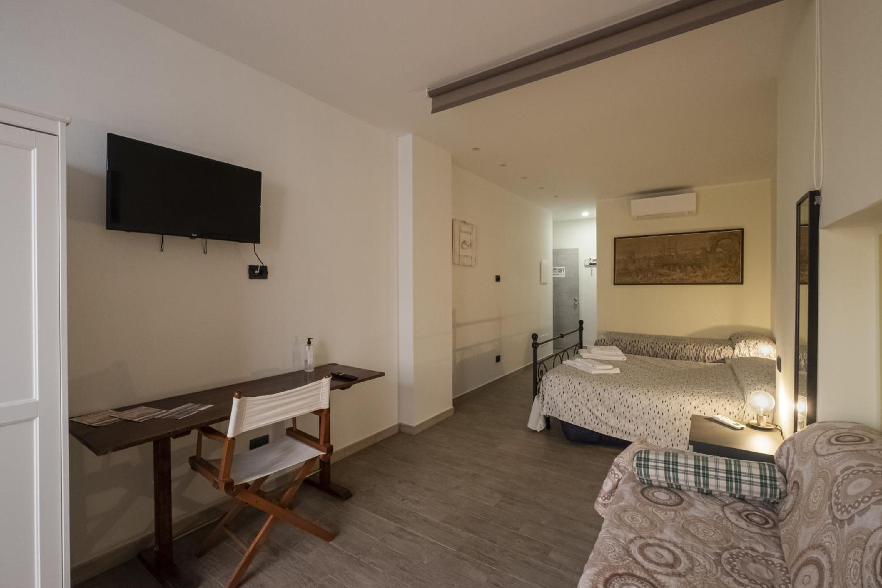 Quadruple Room with Private Bathroom photo 2