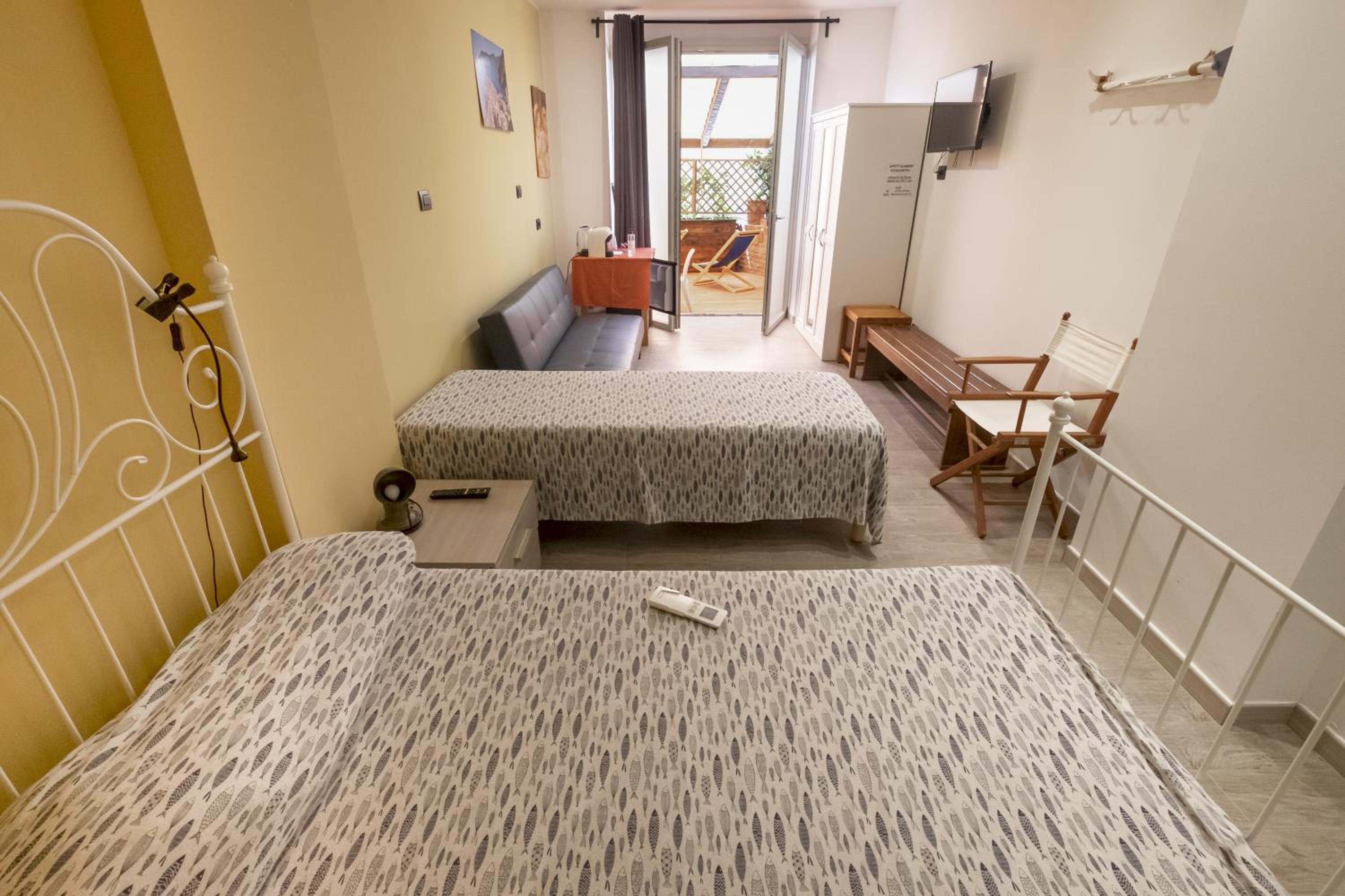 Quadruple Room with Private Bathroom photo 1