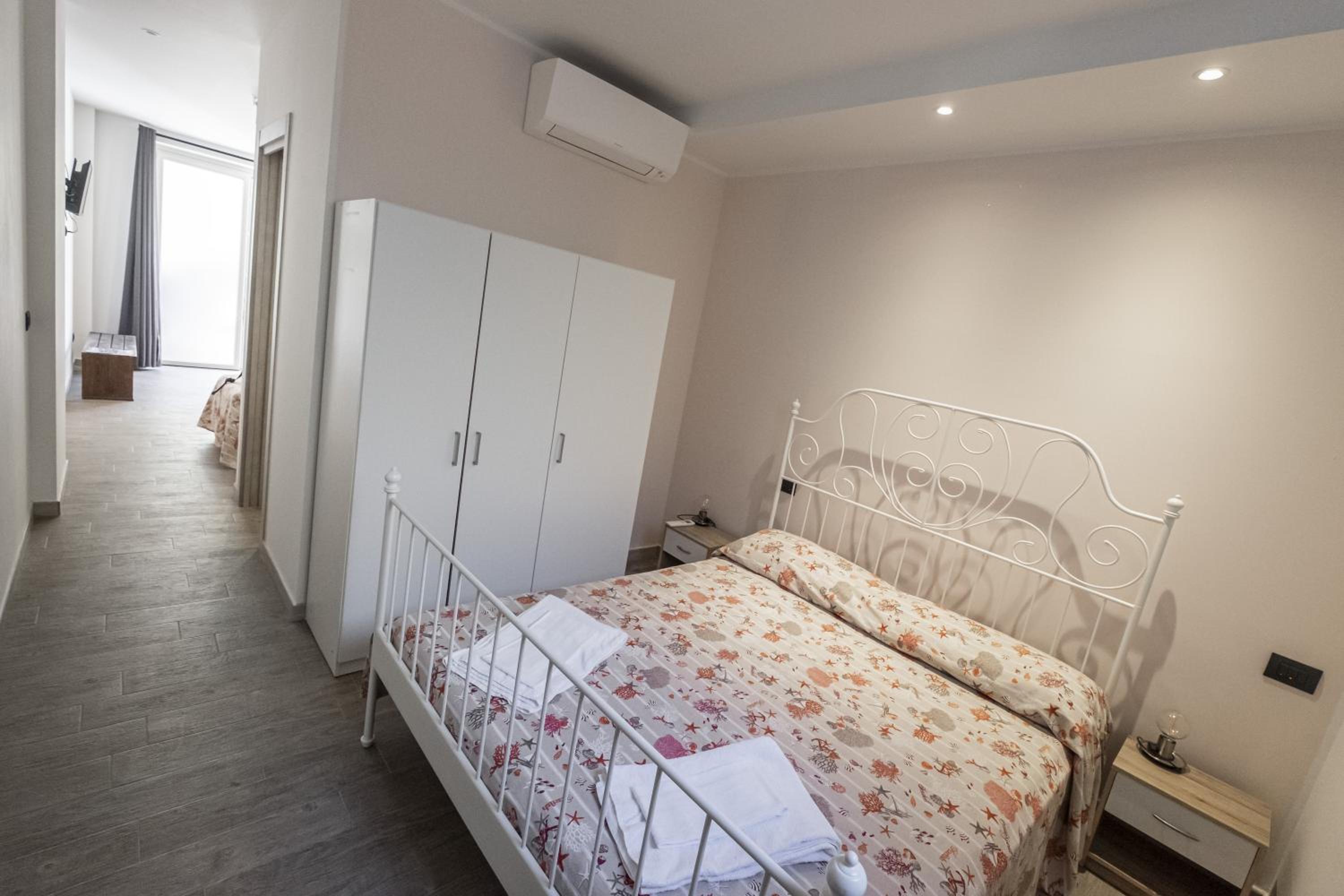 Quadruple Room with Private Bathroom photo 3