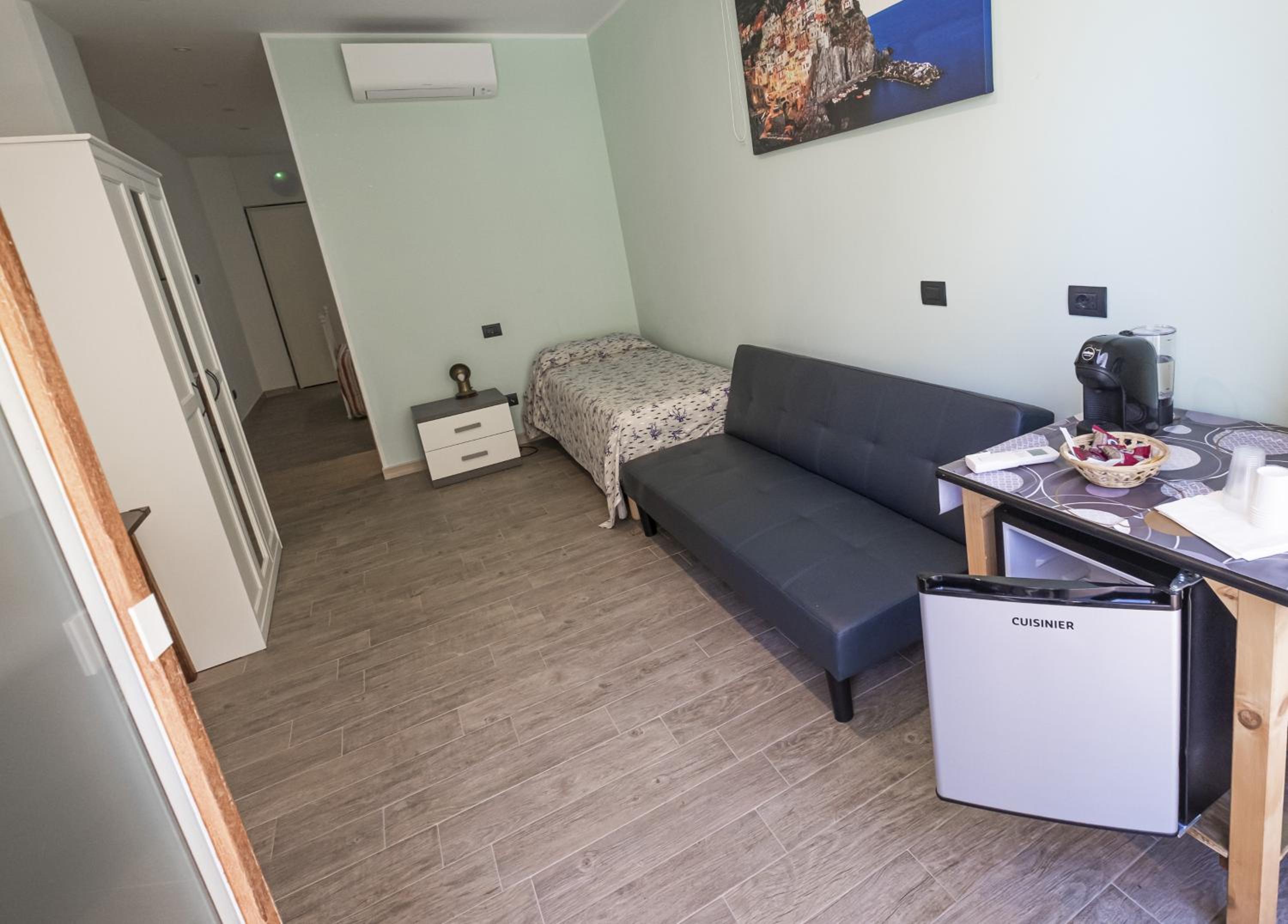 Quadruple Room with Private Bathroom photo 1