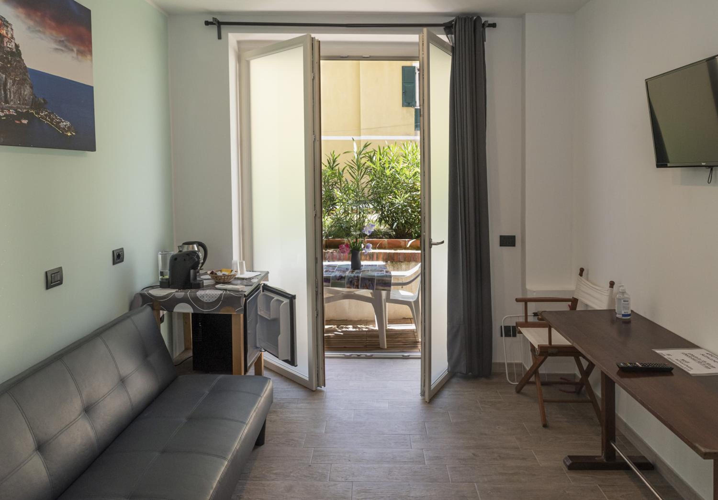 Quadruple Room with Private Bathroom photo 2