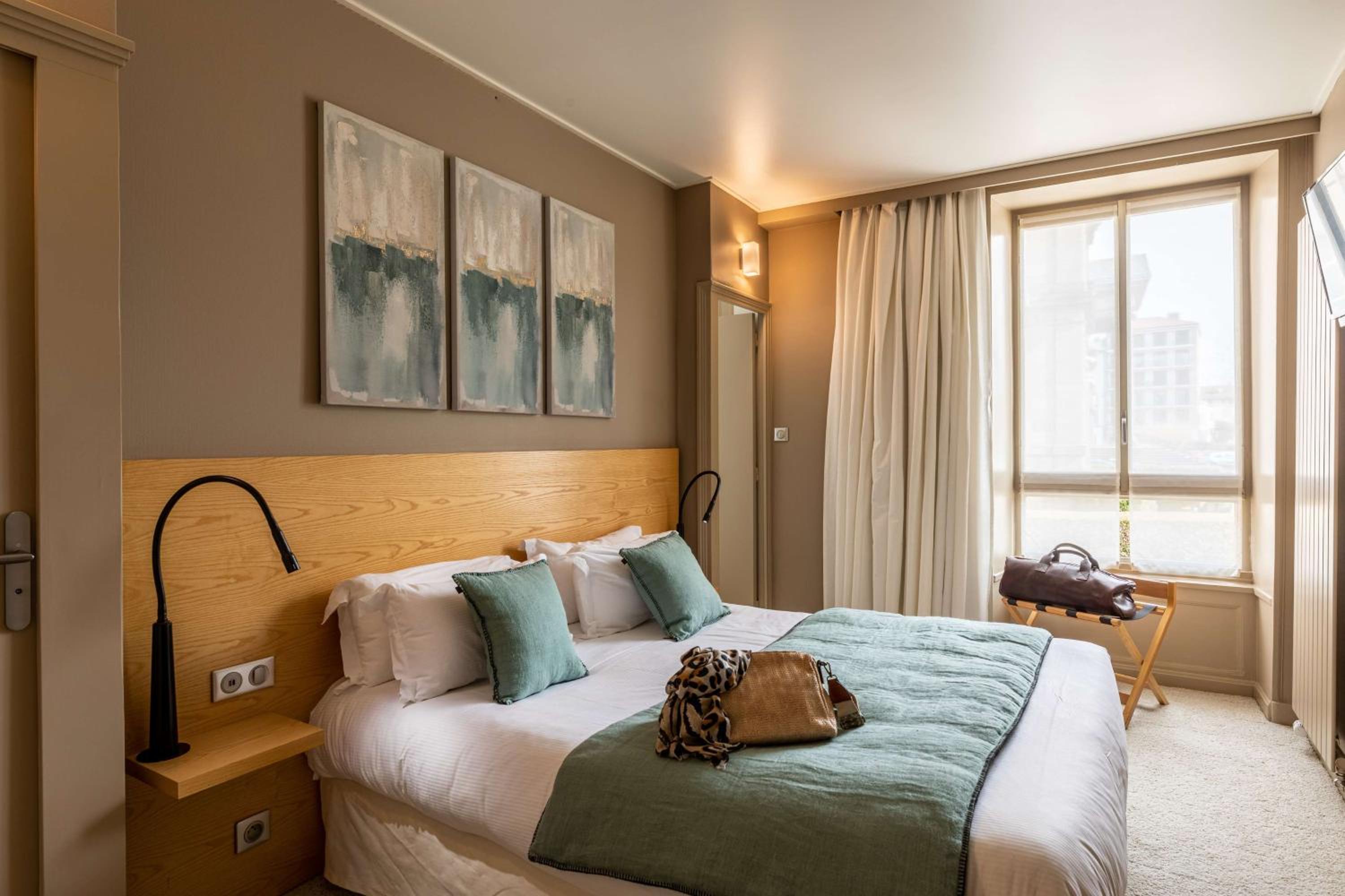 Deluxe Suite - Photo 3