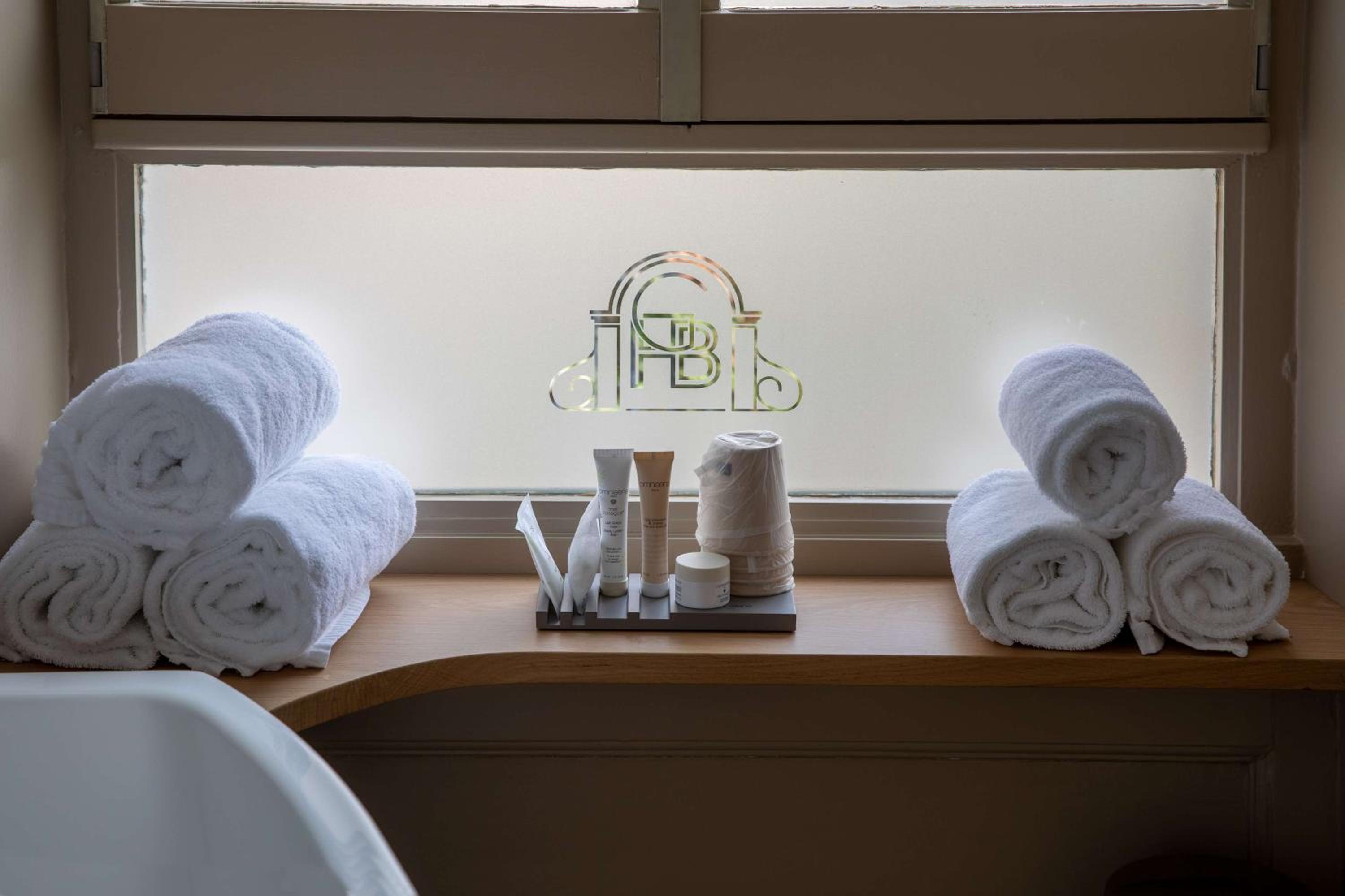 Deluxe Suite - Photo 6
