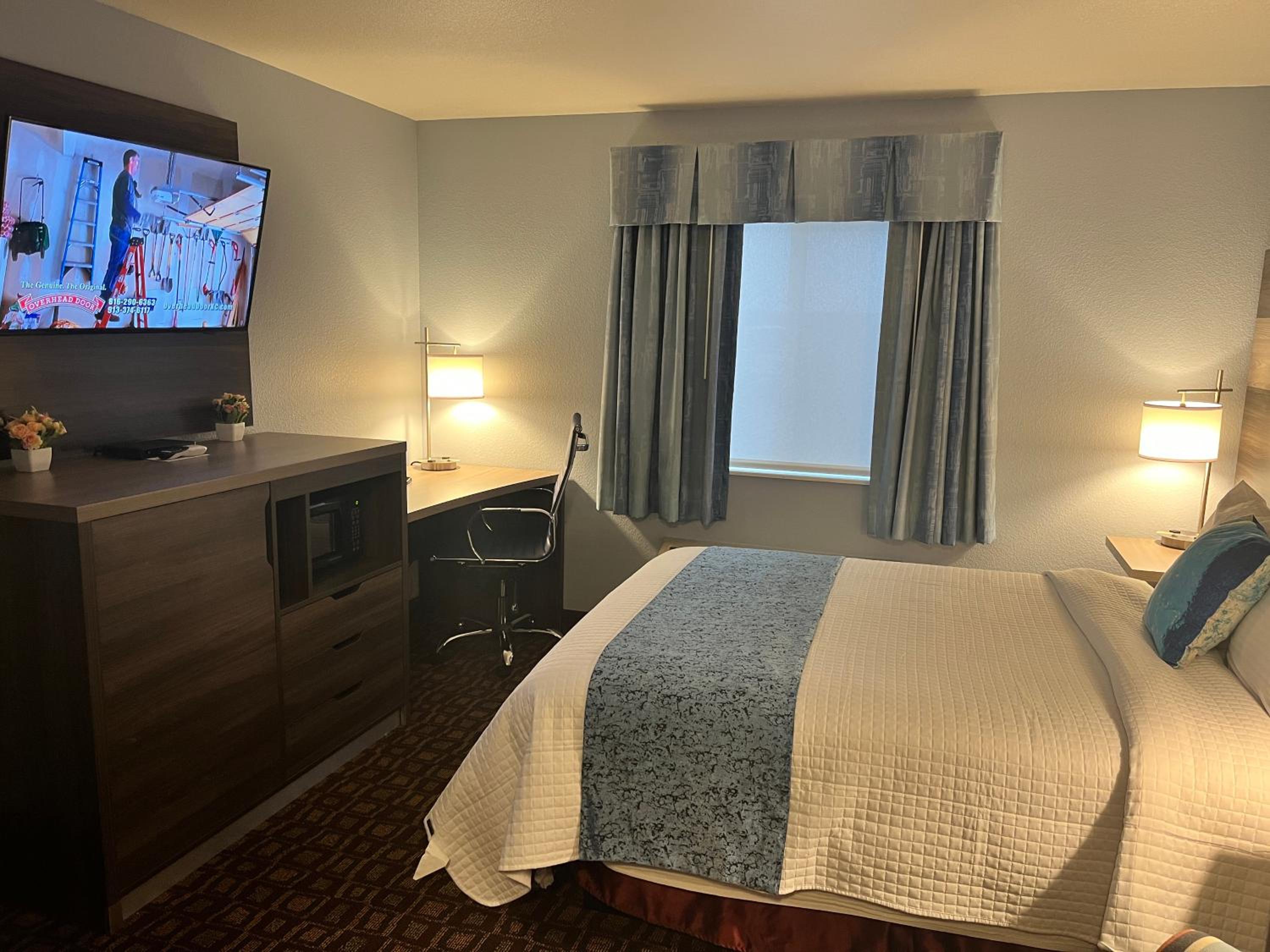 Queen Room - Disability Access - Photo 7