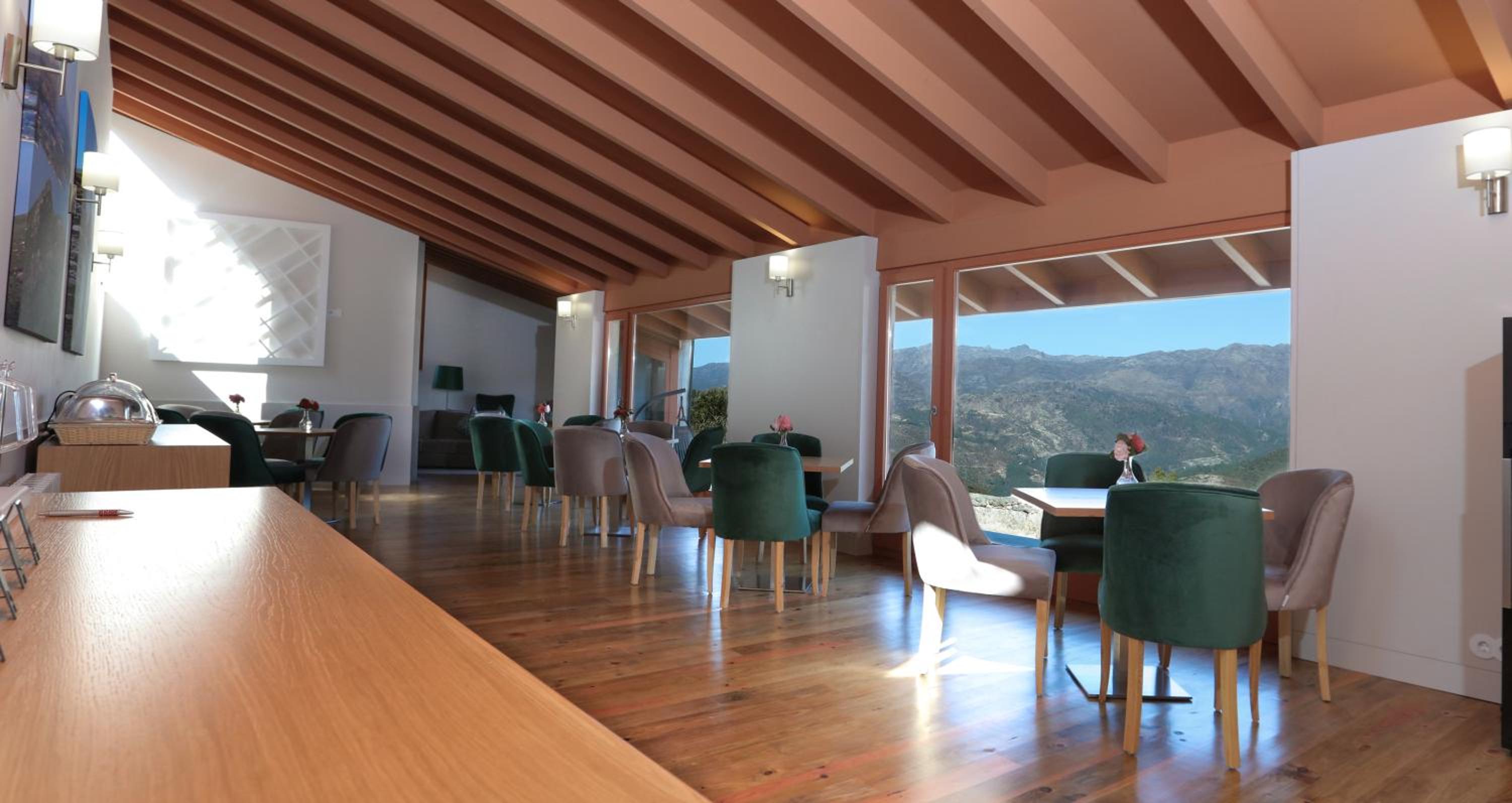 Eight-Bedroom House photo 3