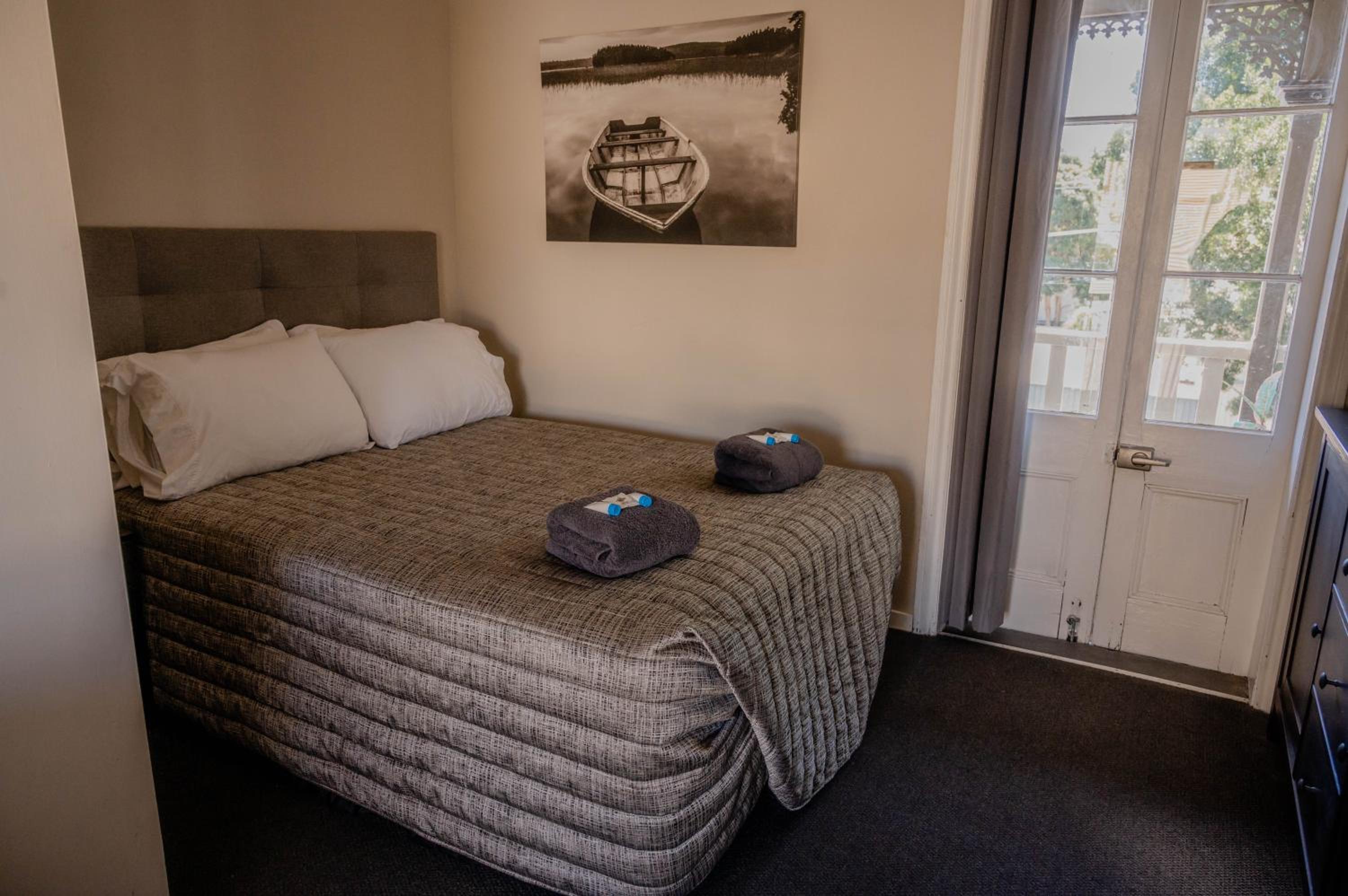 Deluxe Double Room with Shower - Photo 3