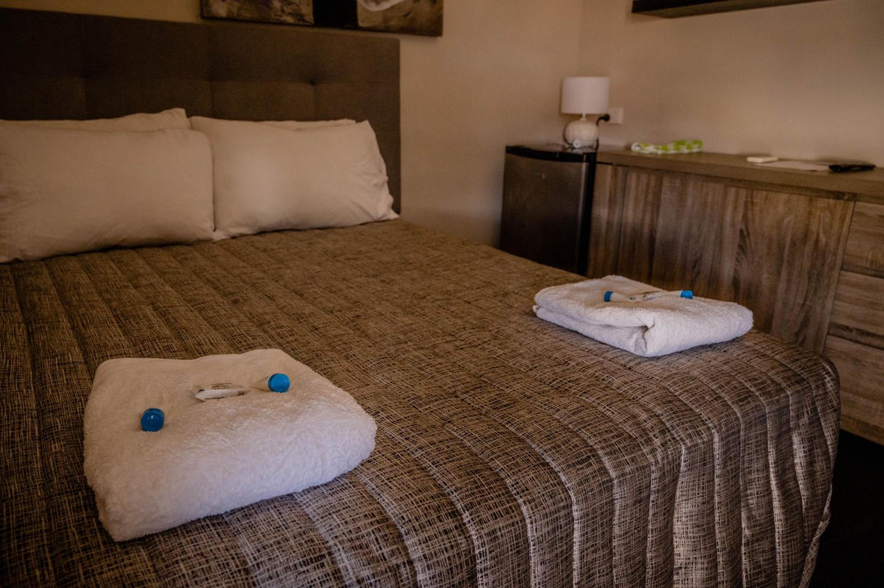 Deluxe Double Room with Shower - Photo 6