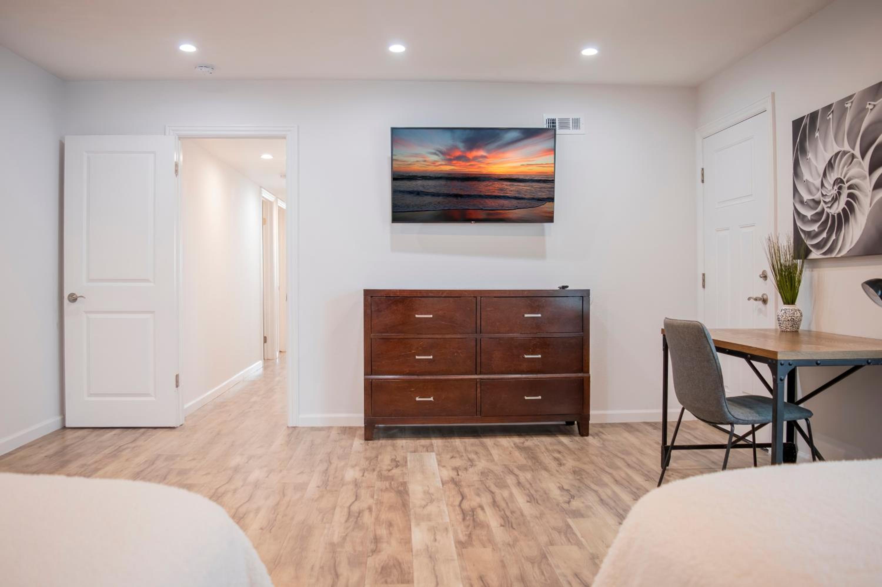 Three-Bedroom Apartment photo 1