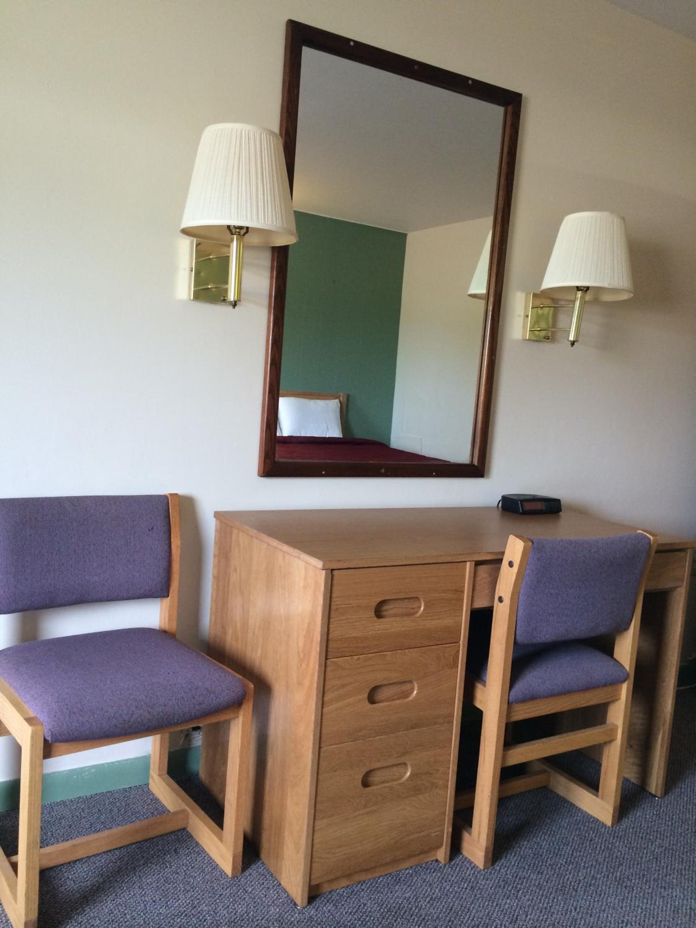Queen Room with Two Queen Beds - Non-Smoking - Photo 18