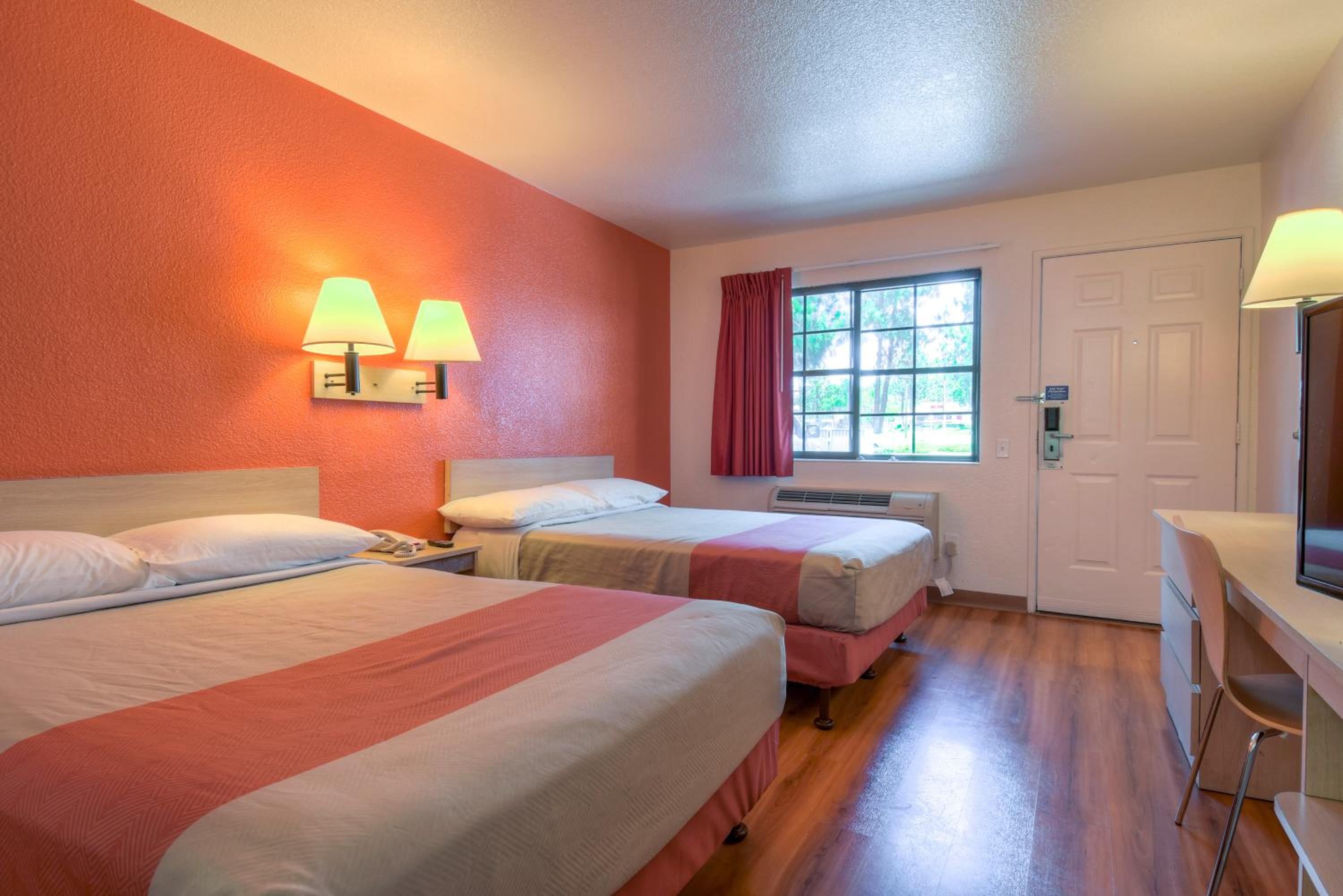 1 Full Bed | ADA/Tub/Fridge | Free Parking