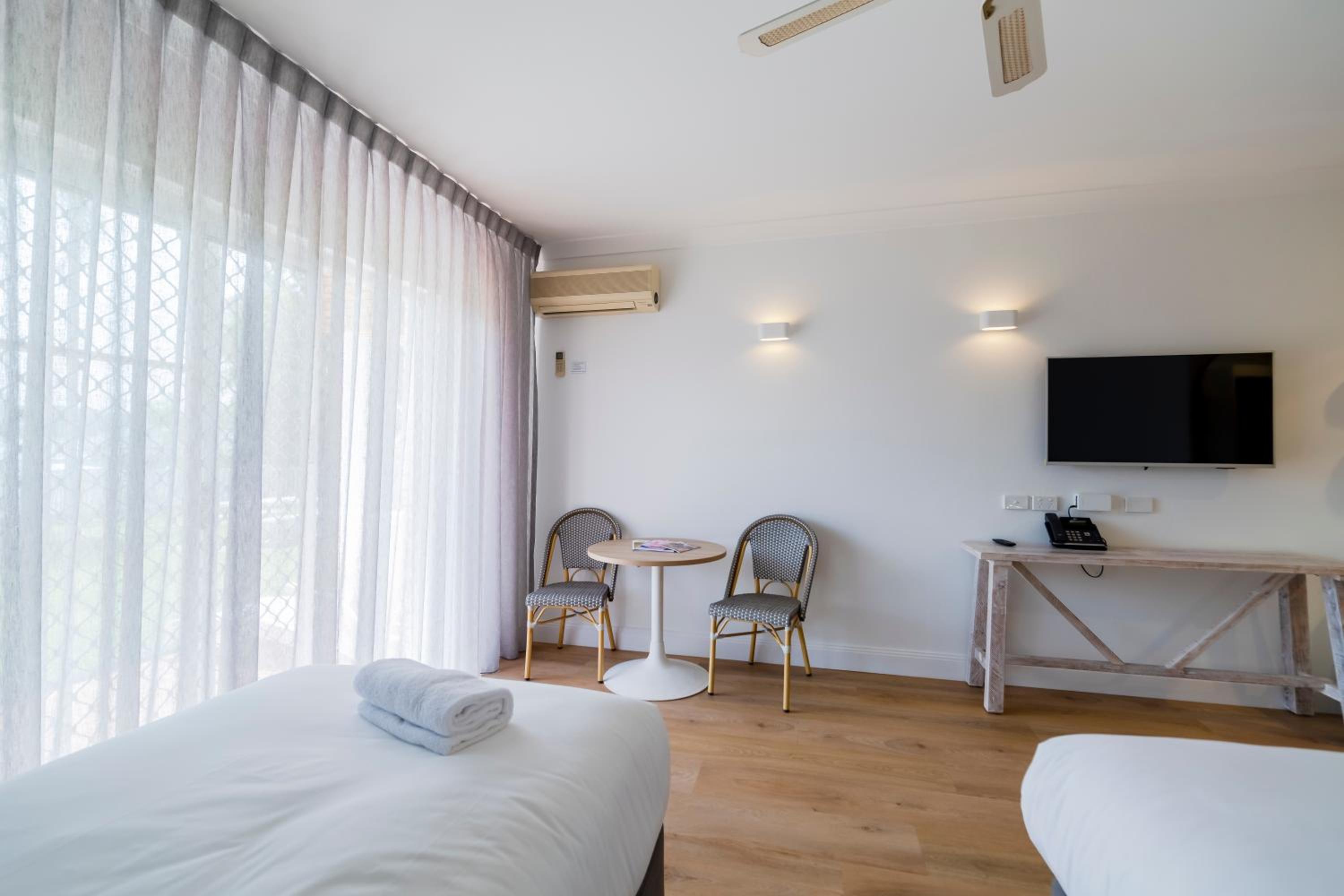 Deluxe King Room photo 3