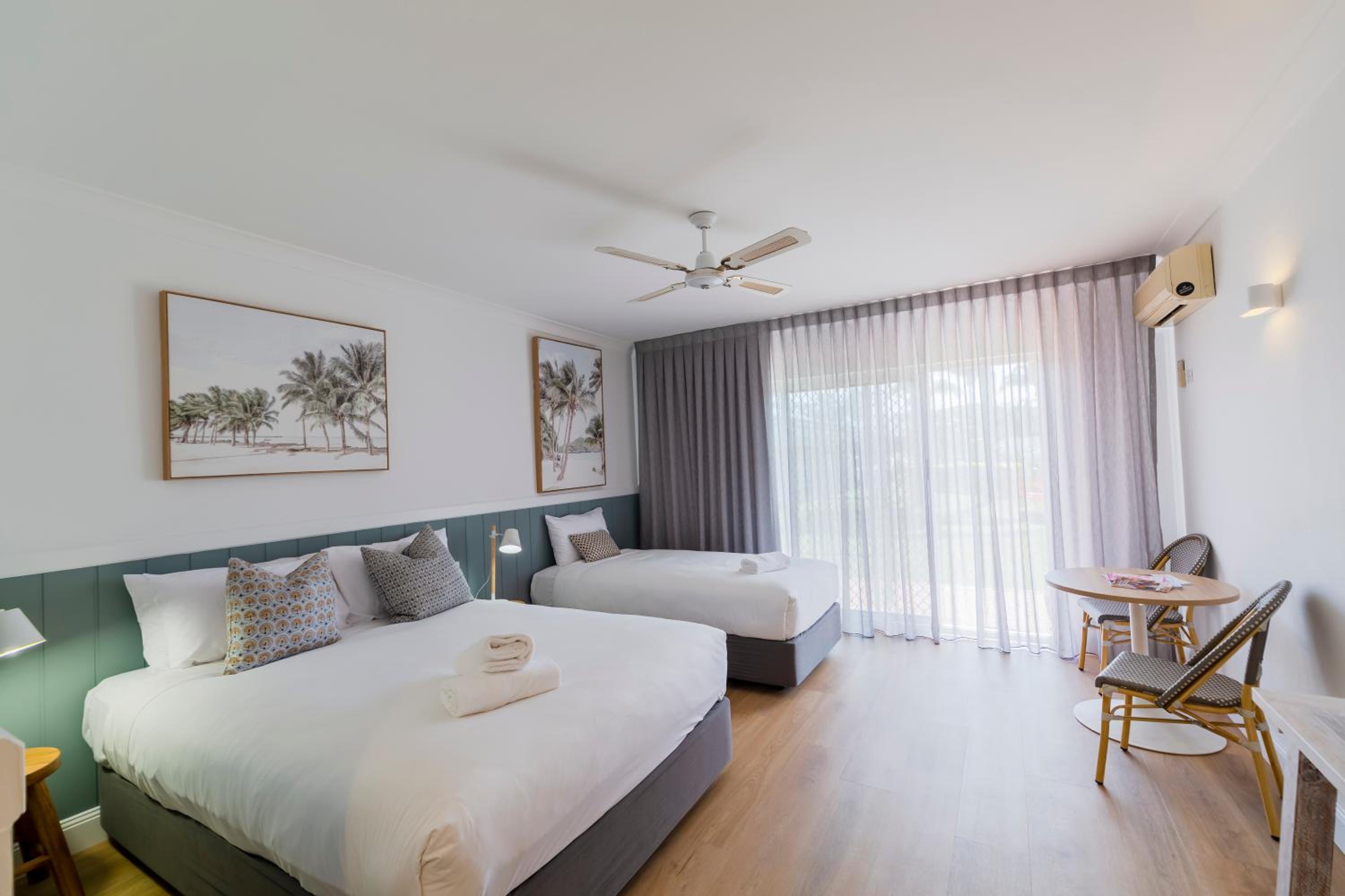 Deluxe King Room photo 2