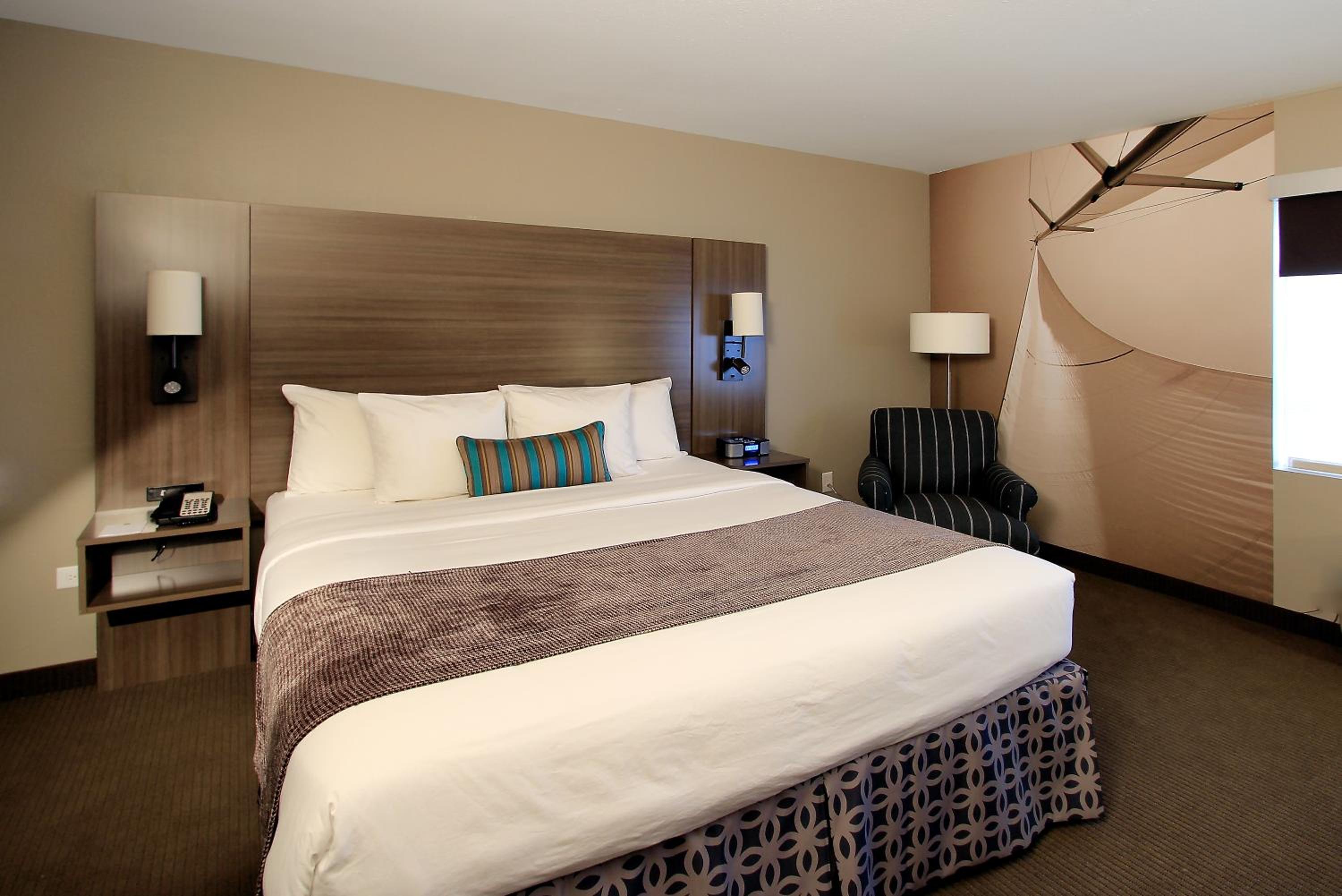 Standard City View King Room - Photo 3