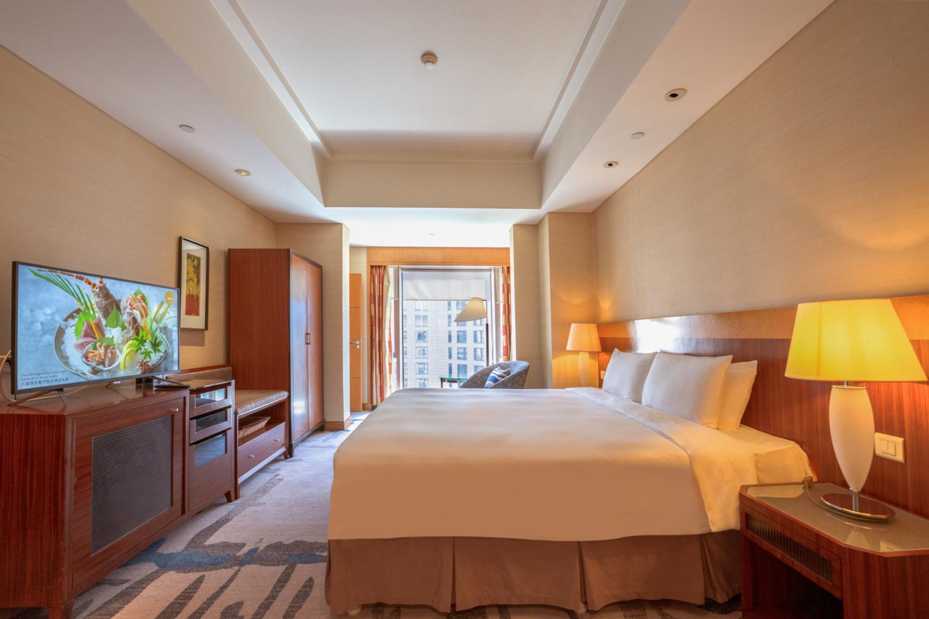 Executive Suite - Photo 1