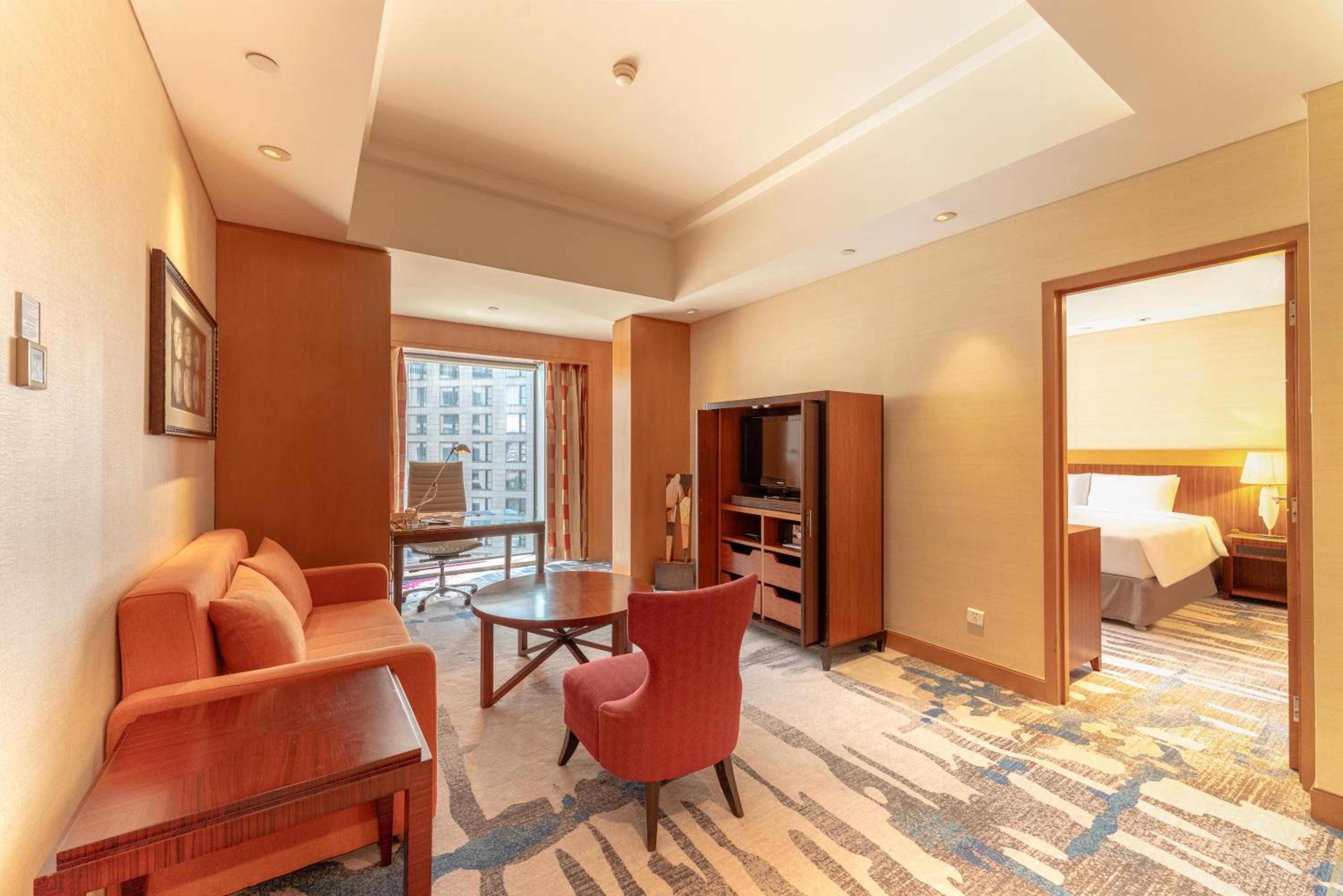 Executive Suite - Photo 2