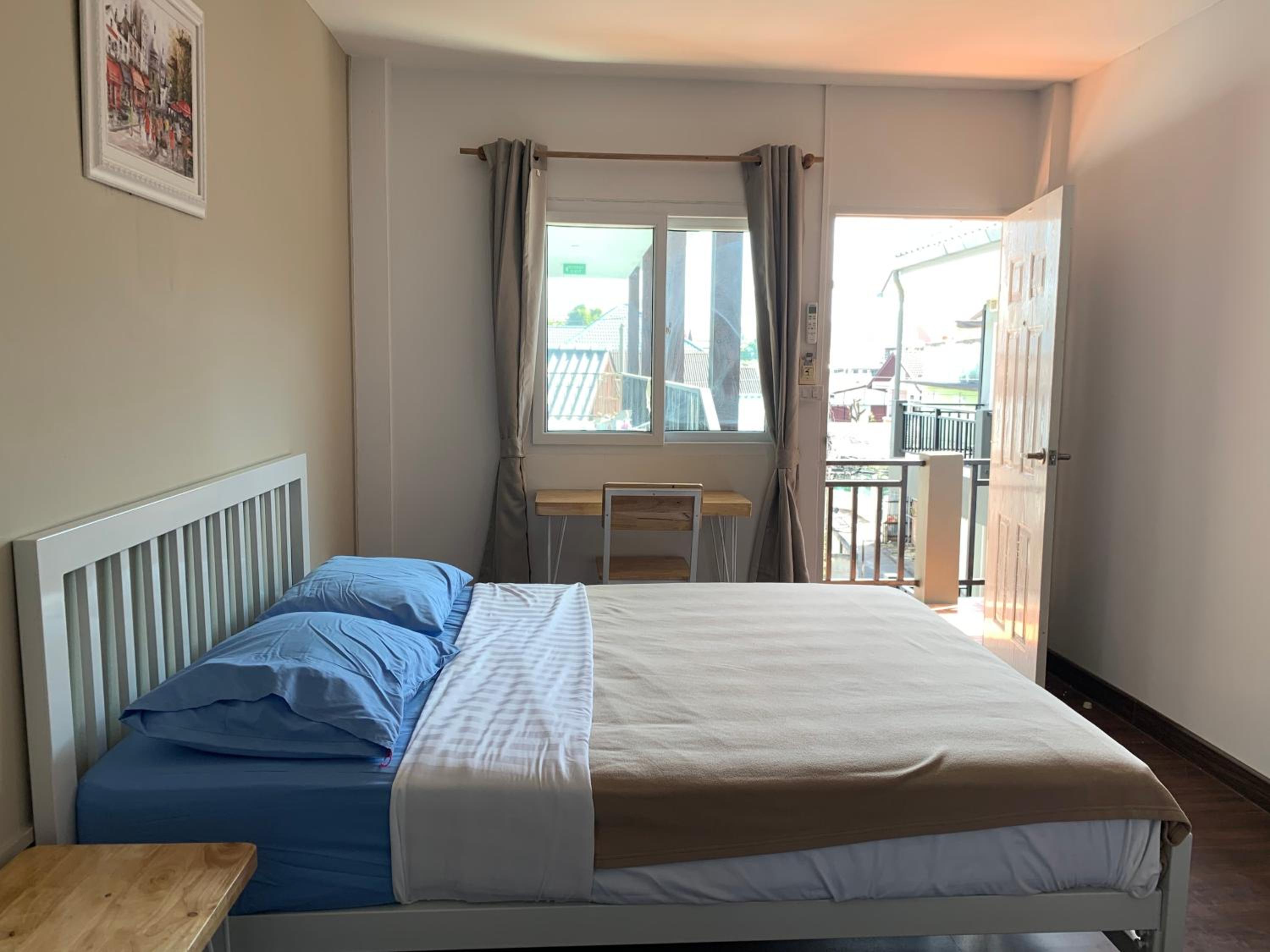Economy Double Room - Photo 11