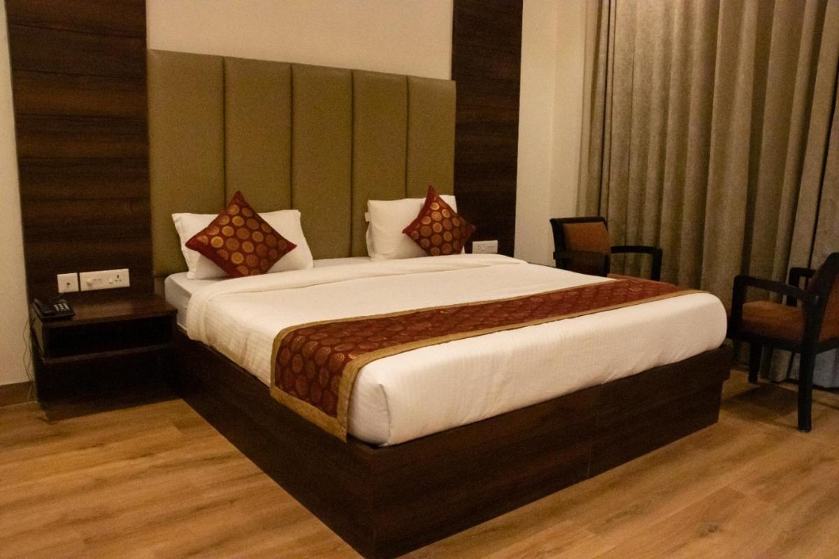 Deluxe Double Room with Bath photo 1