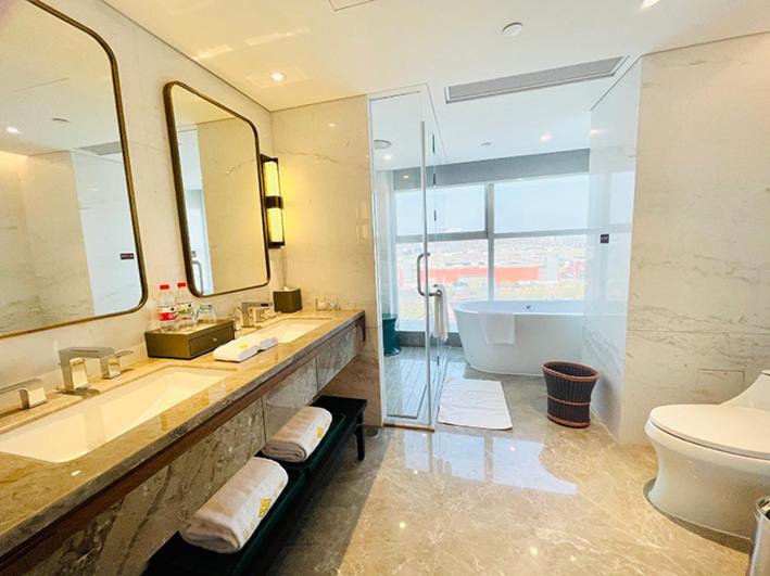 Business Suite - Photo 2