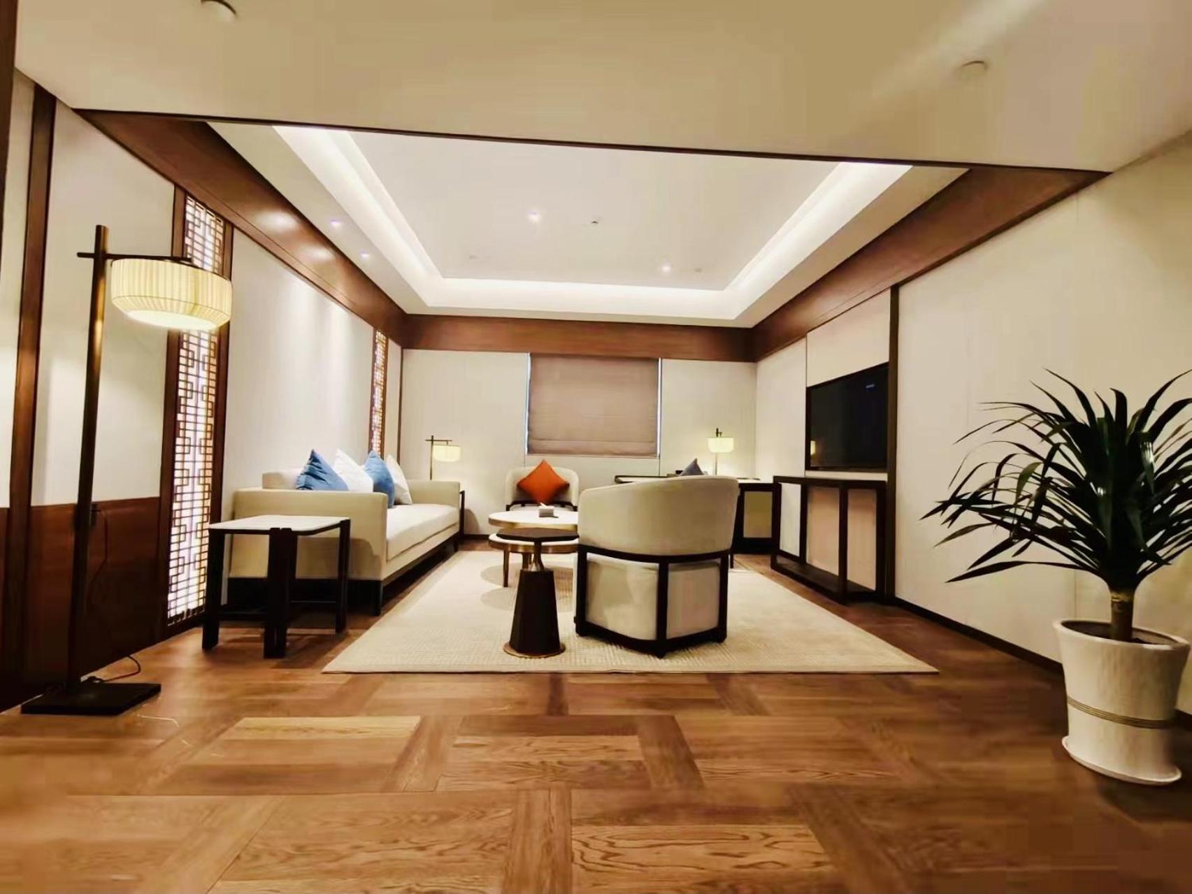 Business Suite - Photo 1