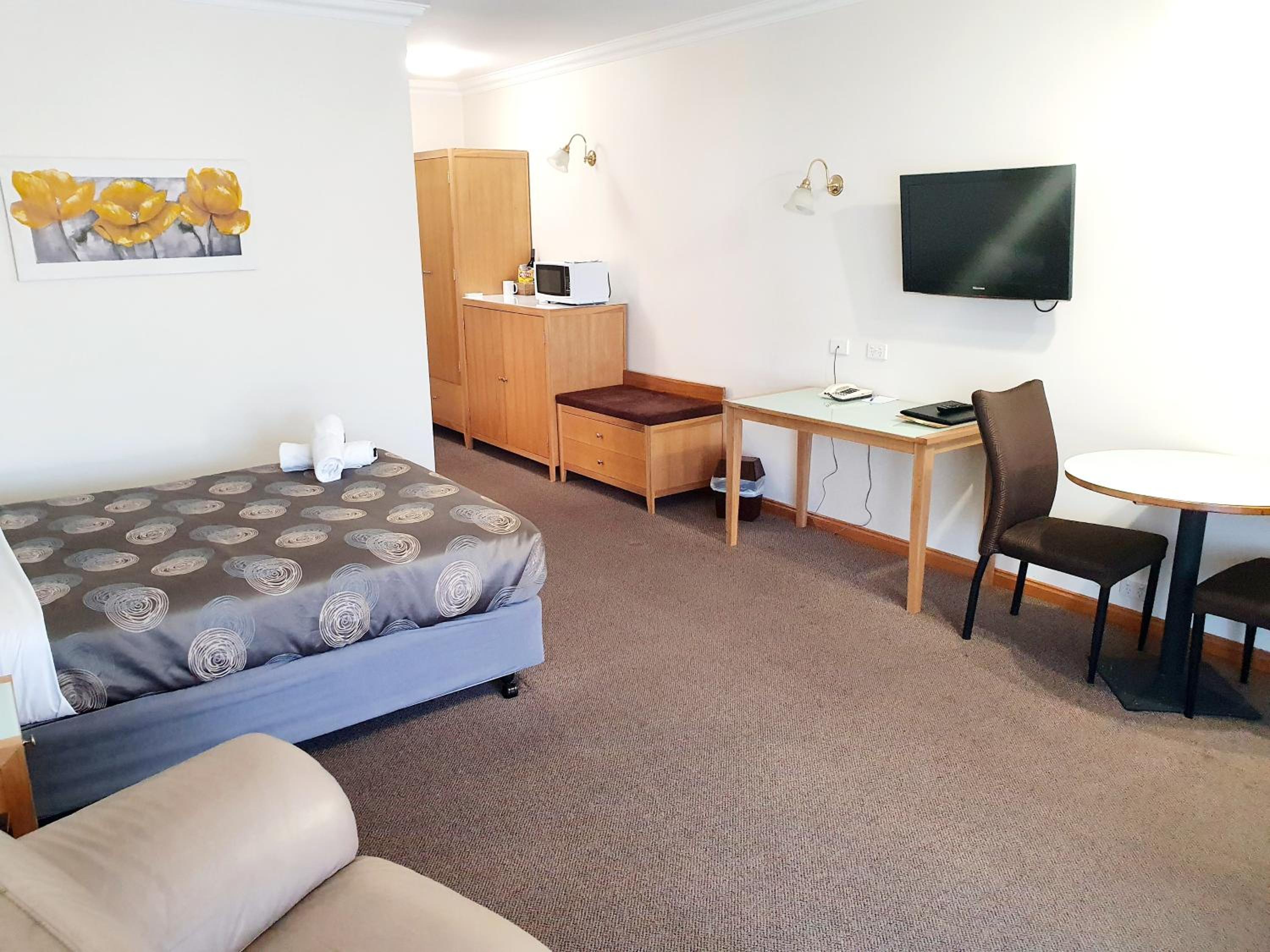 Deluxe Queen Room - Photo 1