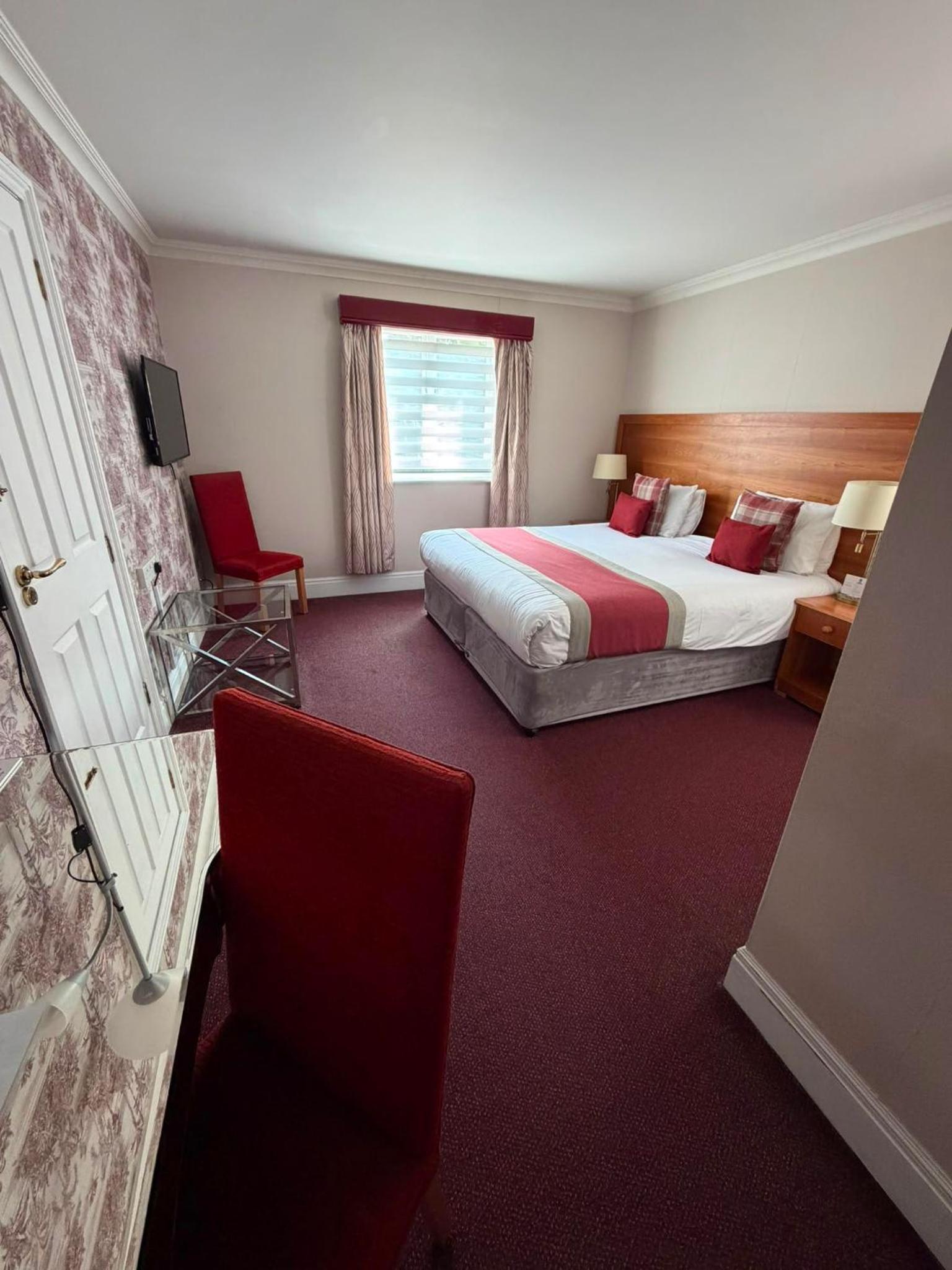 King Room with Walk-In Shower - Mobility Accessible