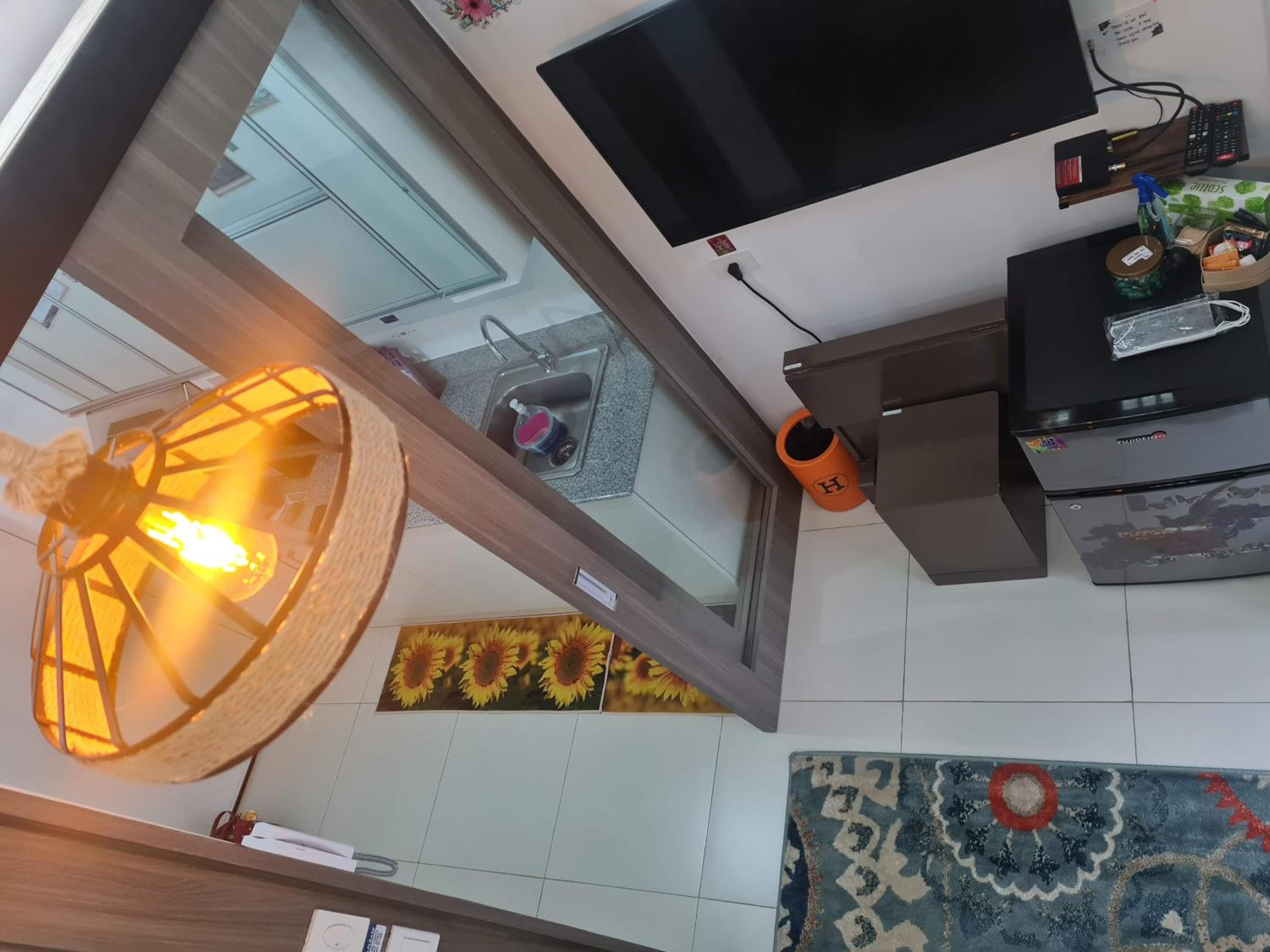 One-Bedroom Apartment - Photo 2