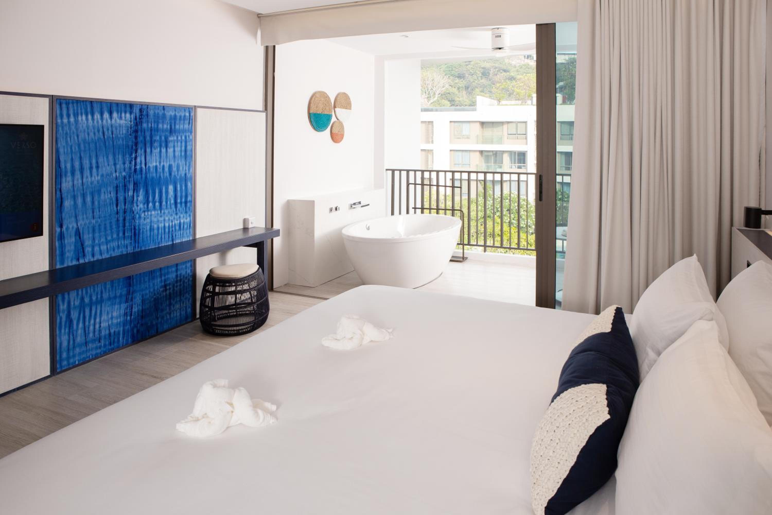 Deluxe King Room - Photo 1
