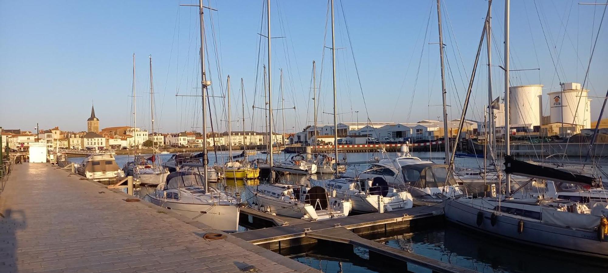 Double Room with Harbor View - Photo 2