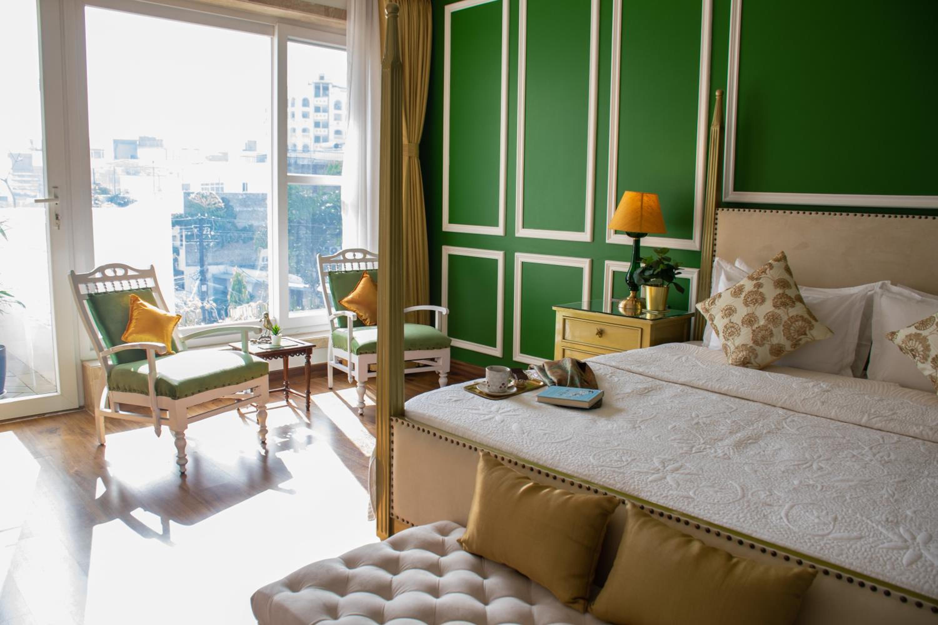 Executive Suite - Photo 38