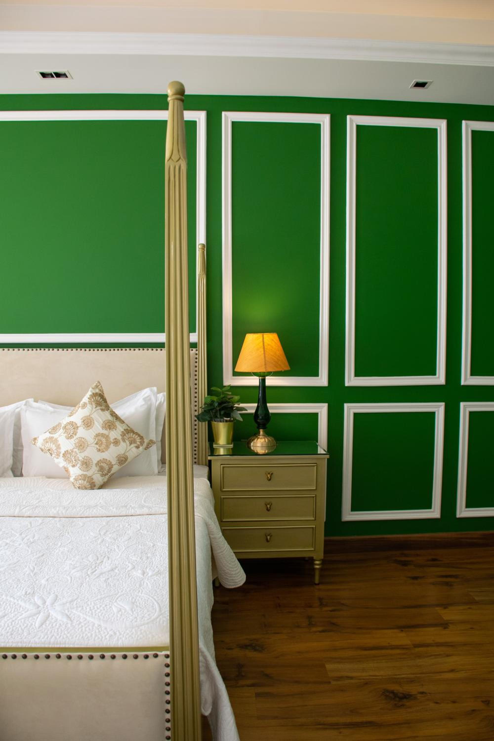 Executive Suite - Photo 41