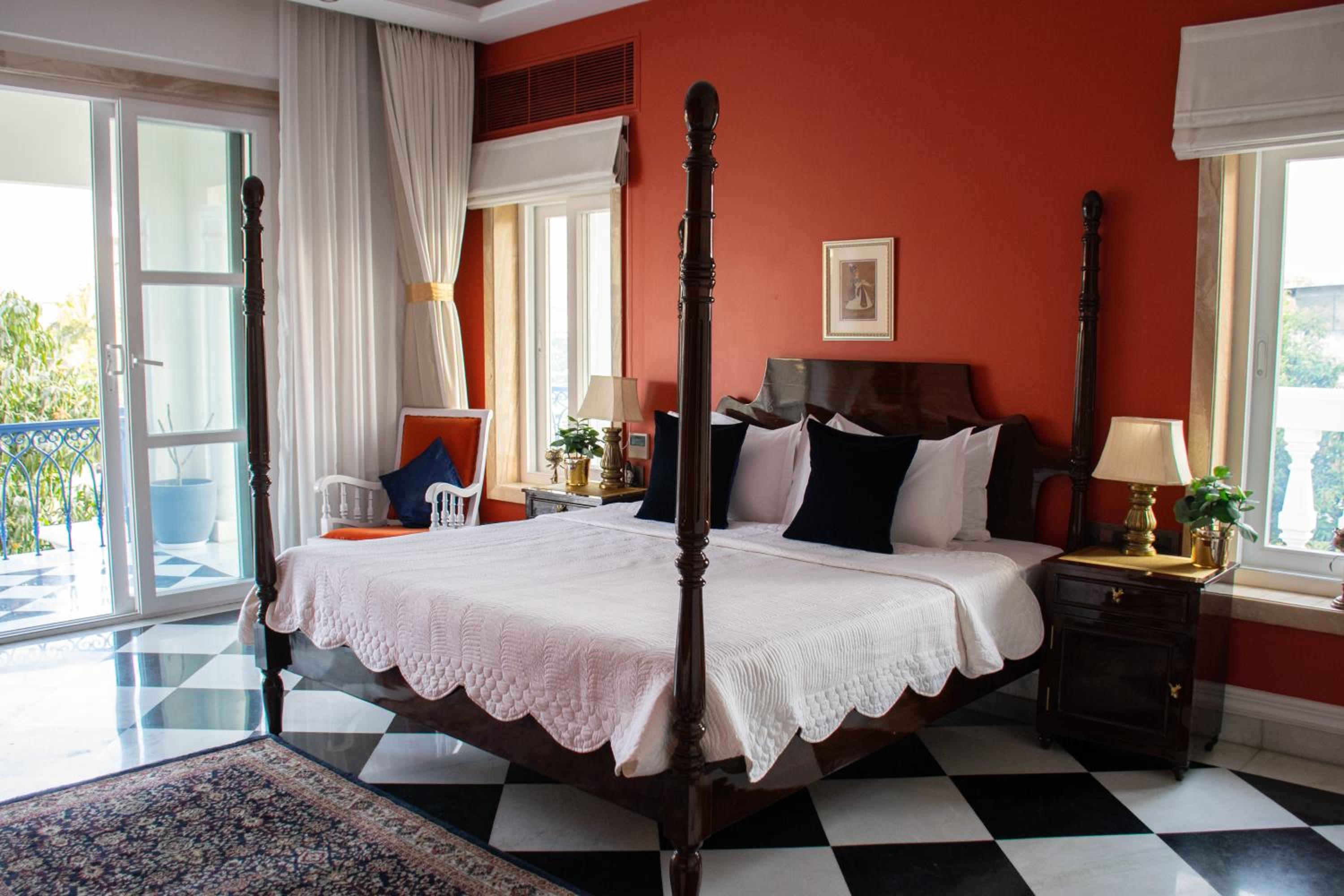 Executive Suite - Photo 40