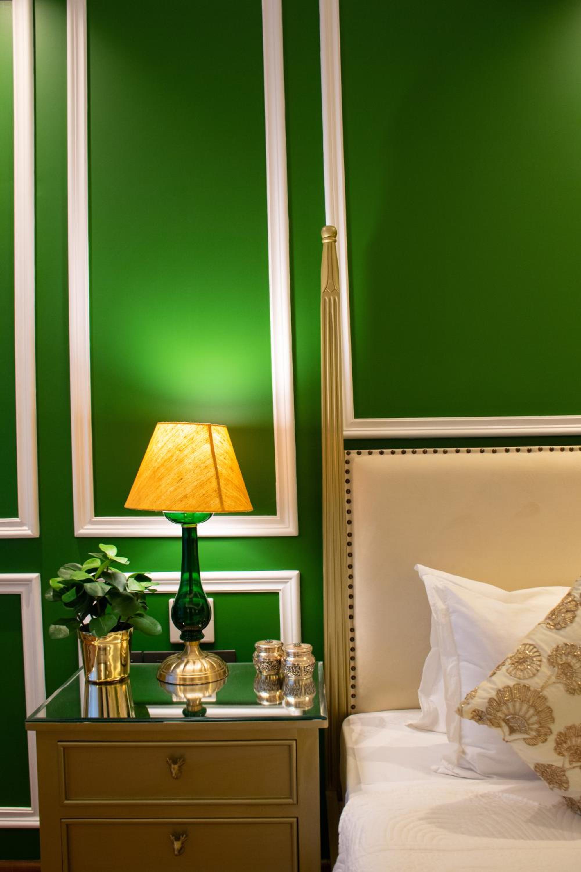 Executive Suite - Photo 1
