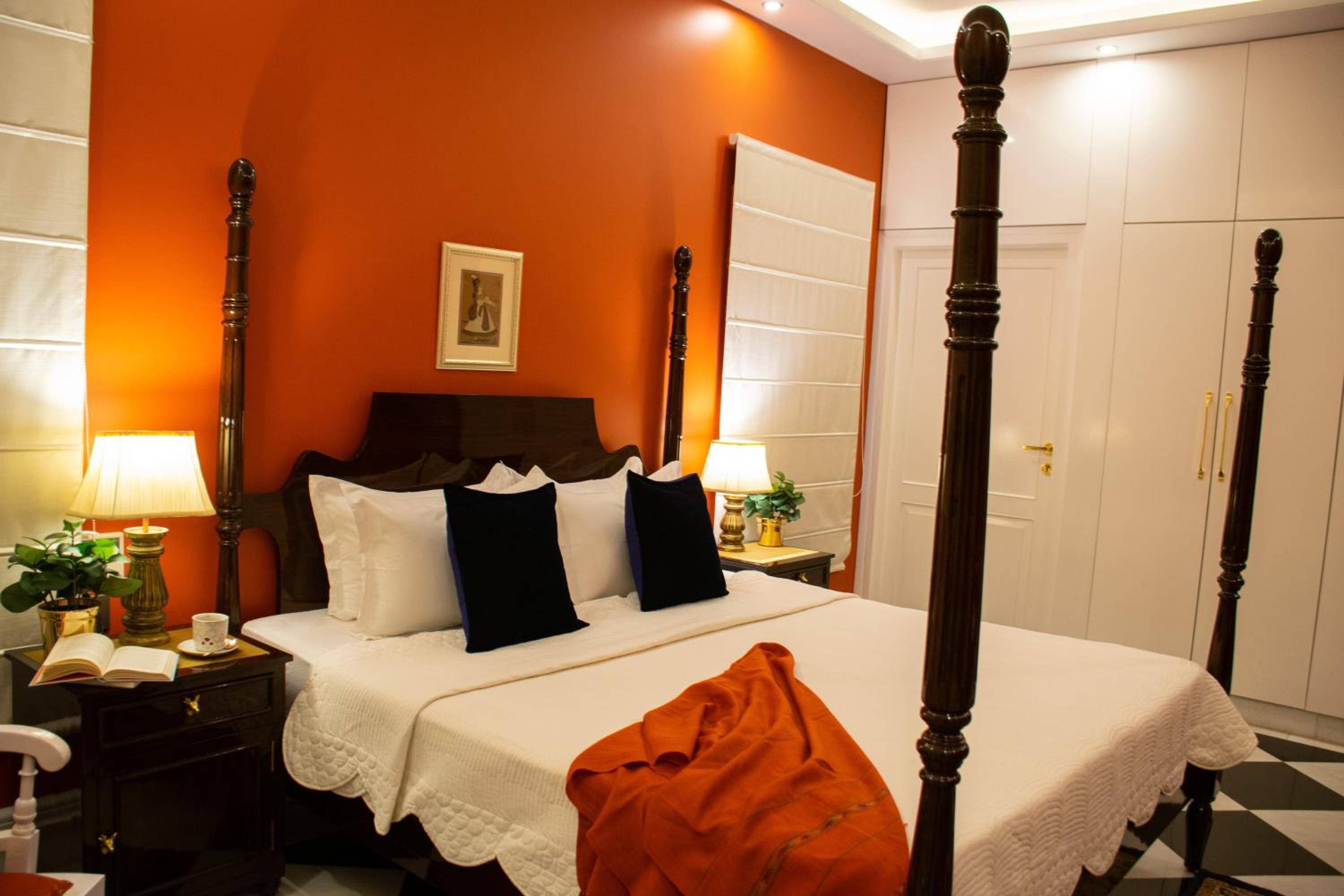 Executive Suite - Photo 48