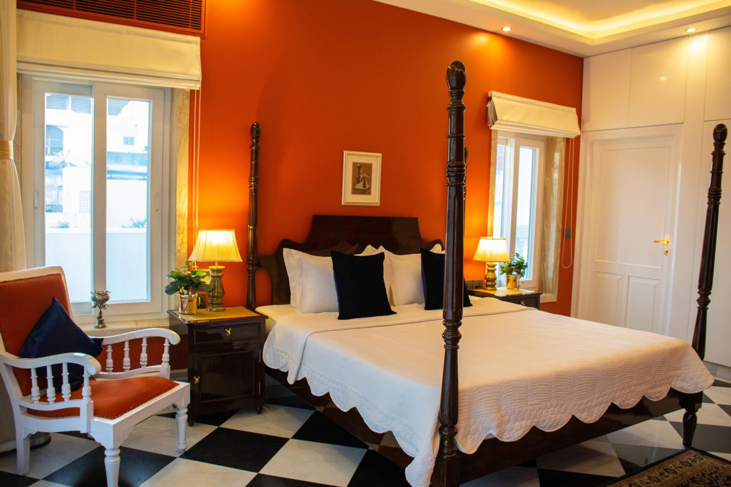 Executive Suite - Photo 50