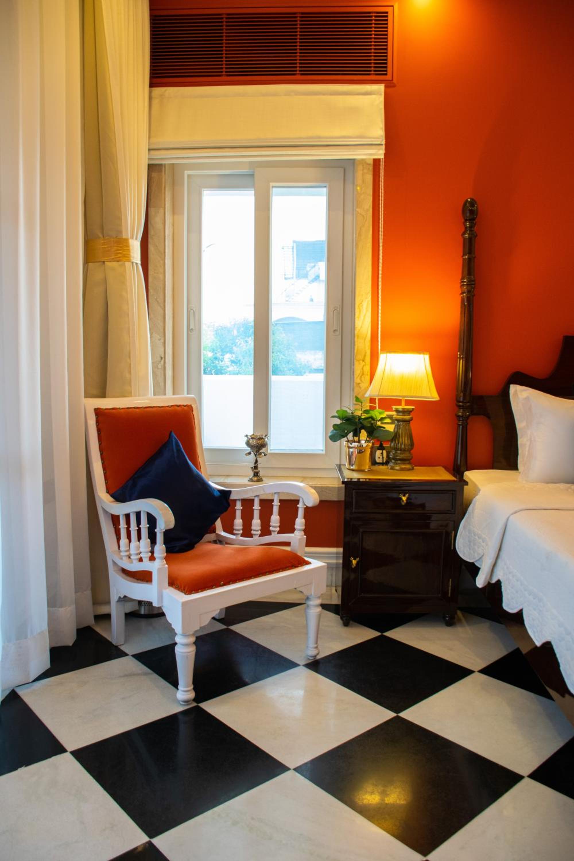 Executive Suite - Photo 52