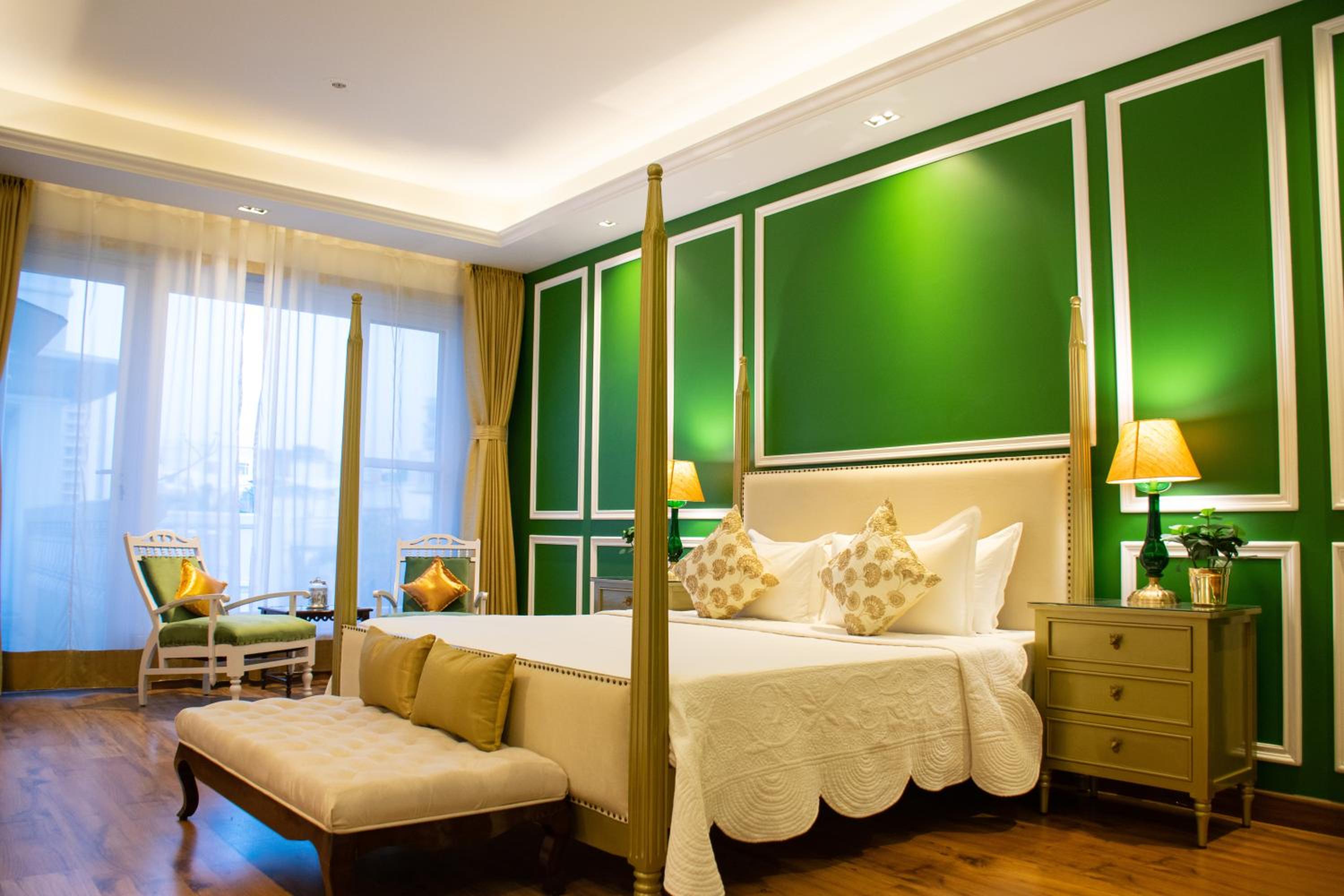 Executive Suite - Photo 53
