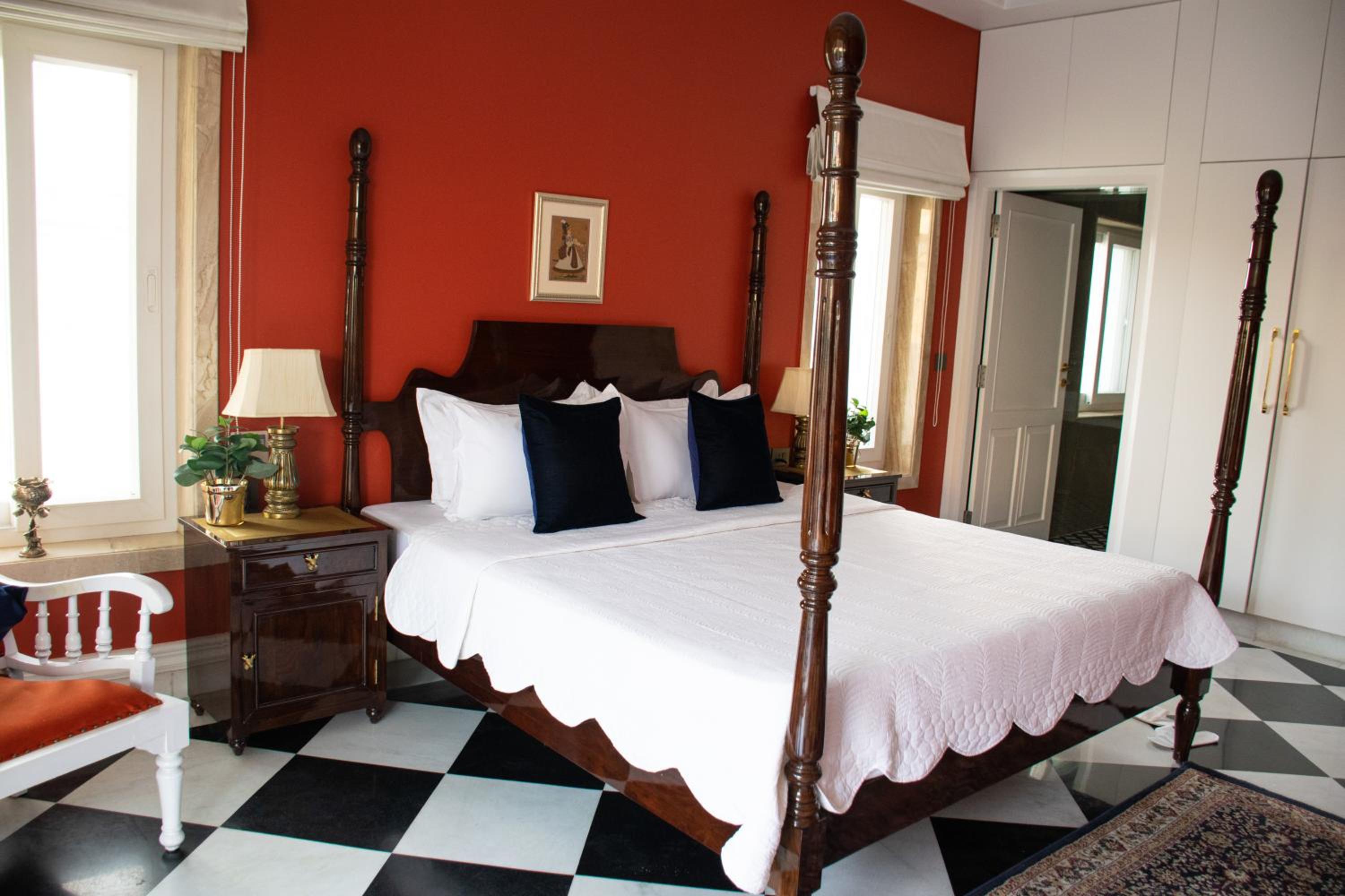 Executive Suite - Photo 32