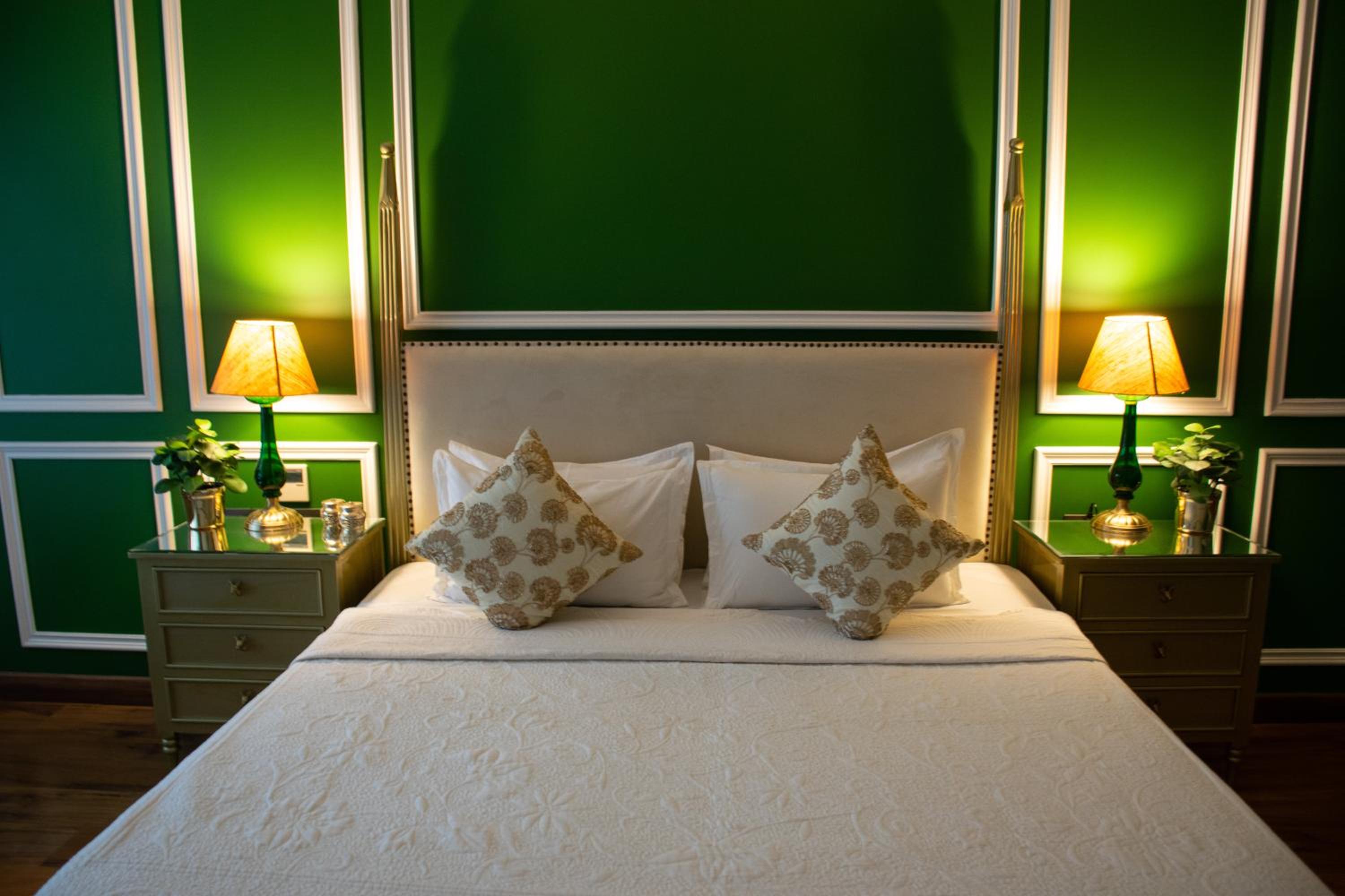 Executive Suite - Photo 28
