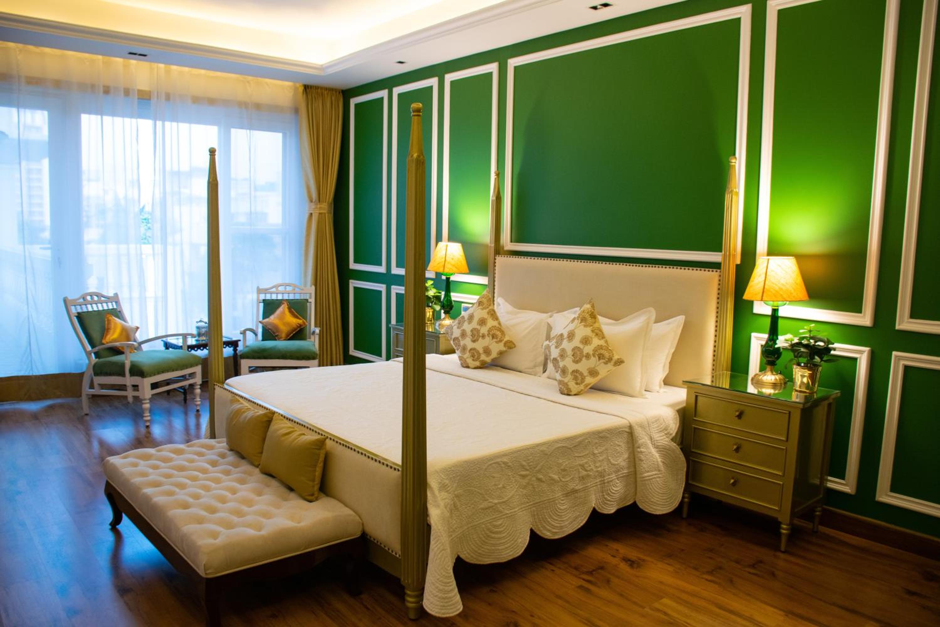 Executive Suite - Photo 25