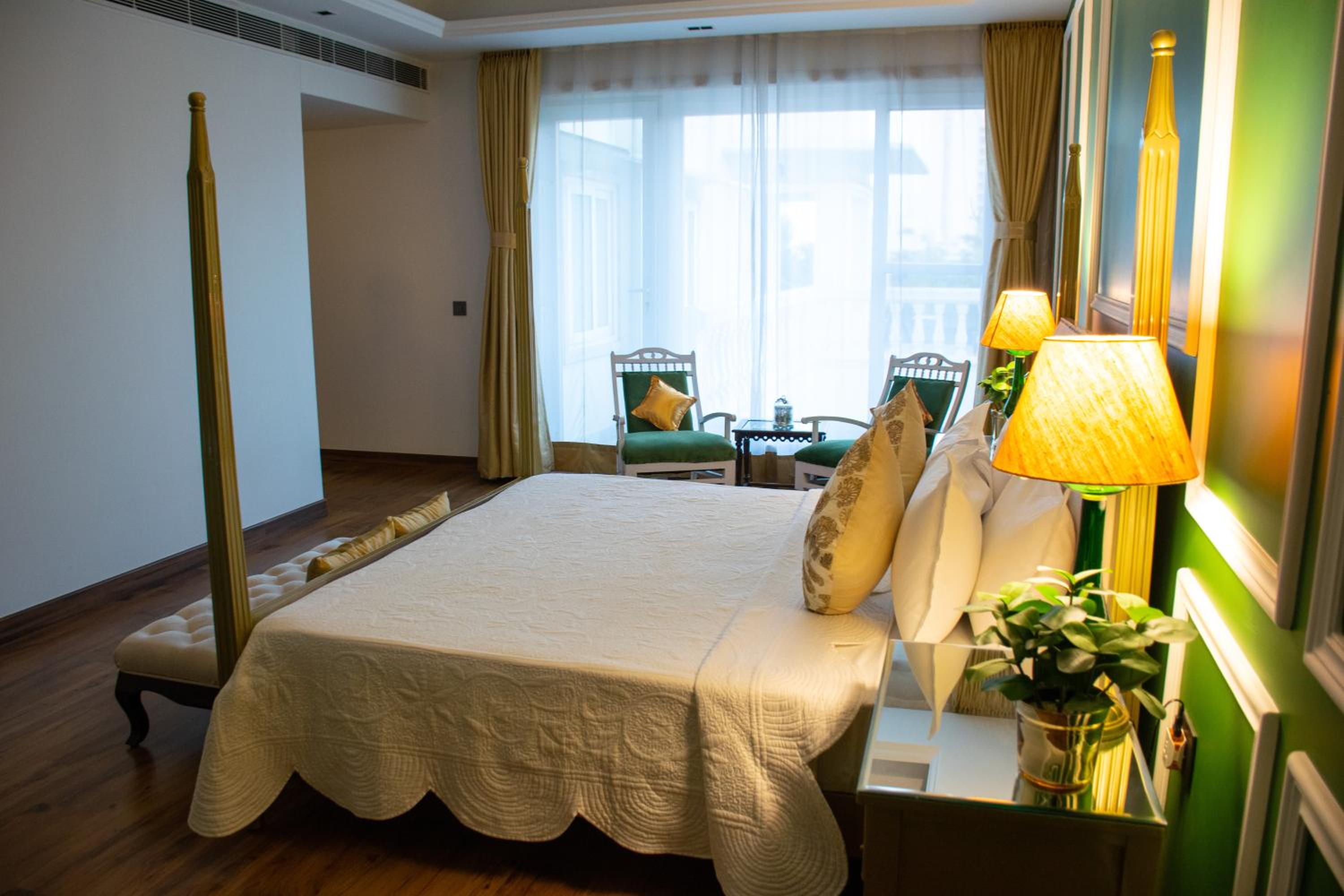 Executive Suite - Photo 23