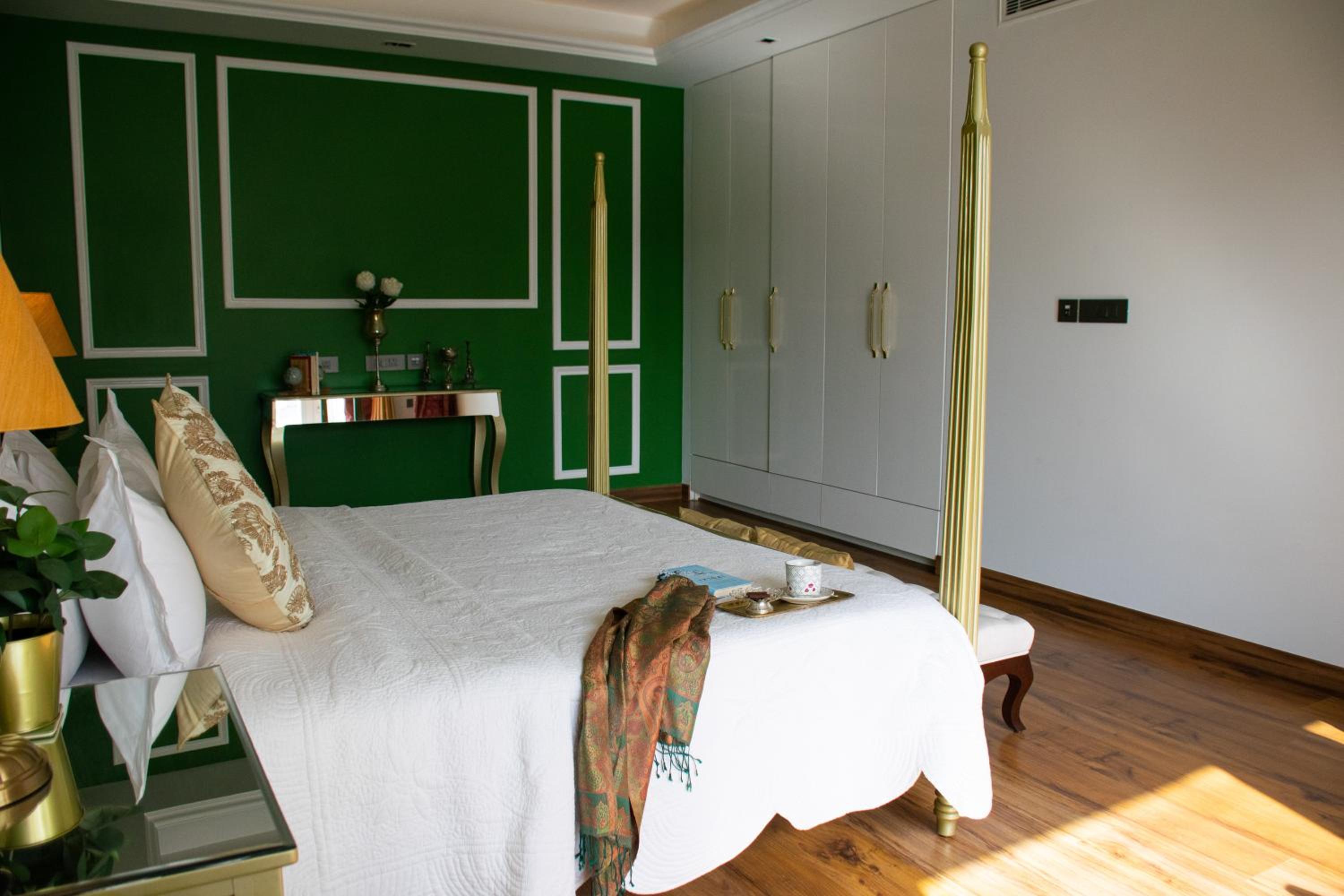 Executive Suite - Photo 22