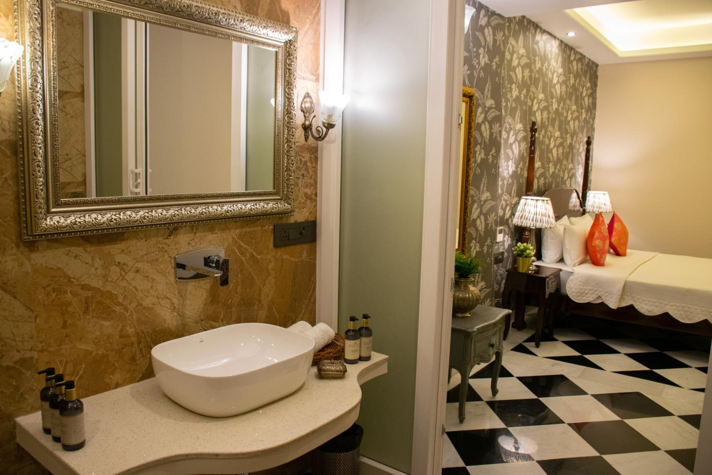 Deluxe Suite - Photo 22