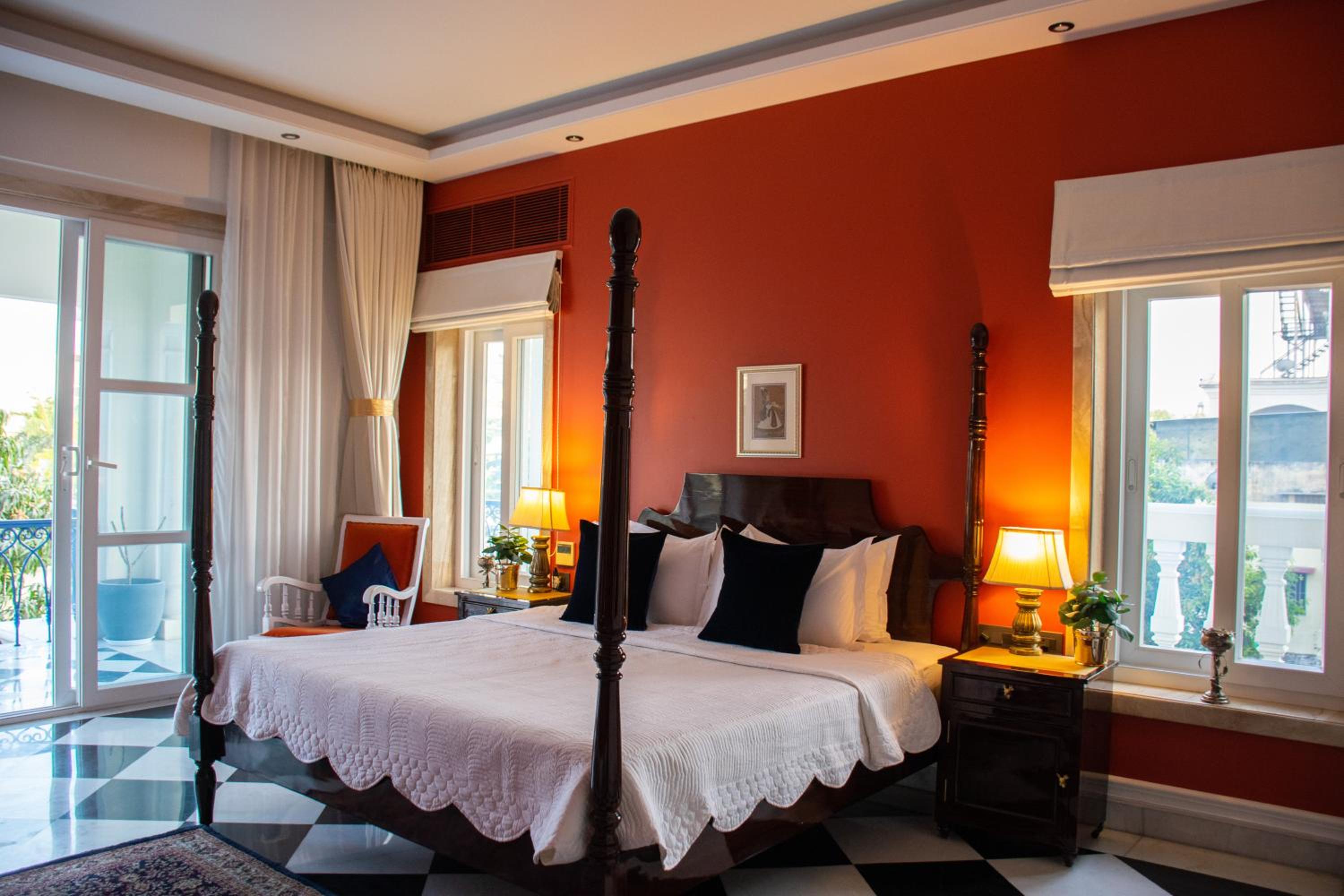 Executive Suite - Photo 17