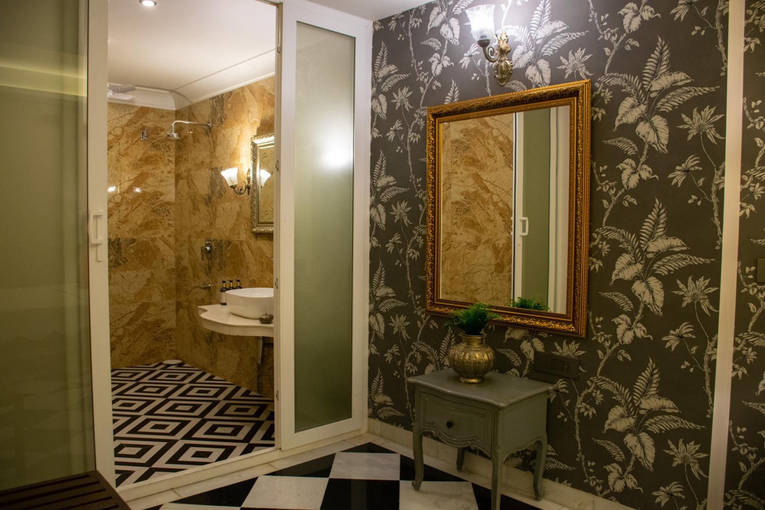 Deluxe Suite - Photo 24