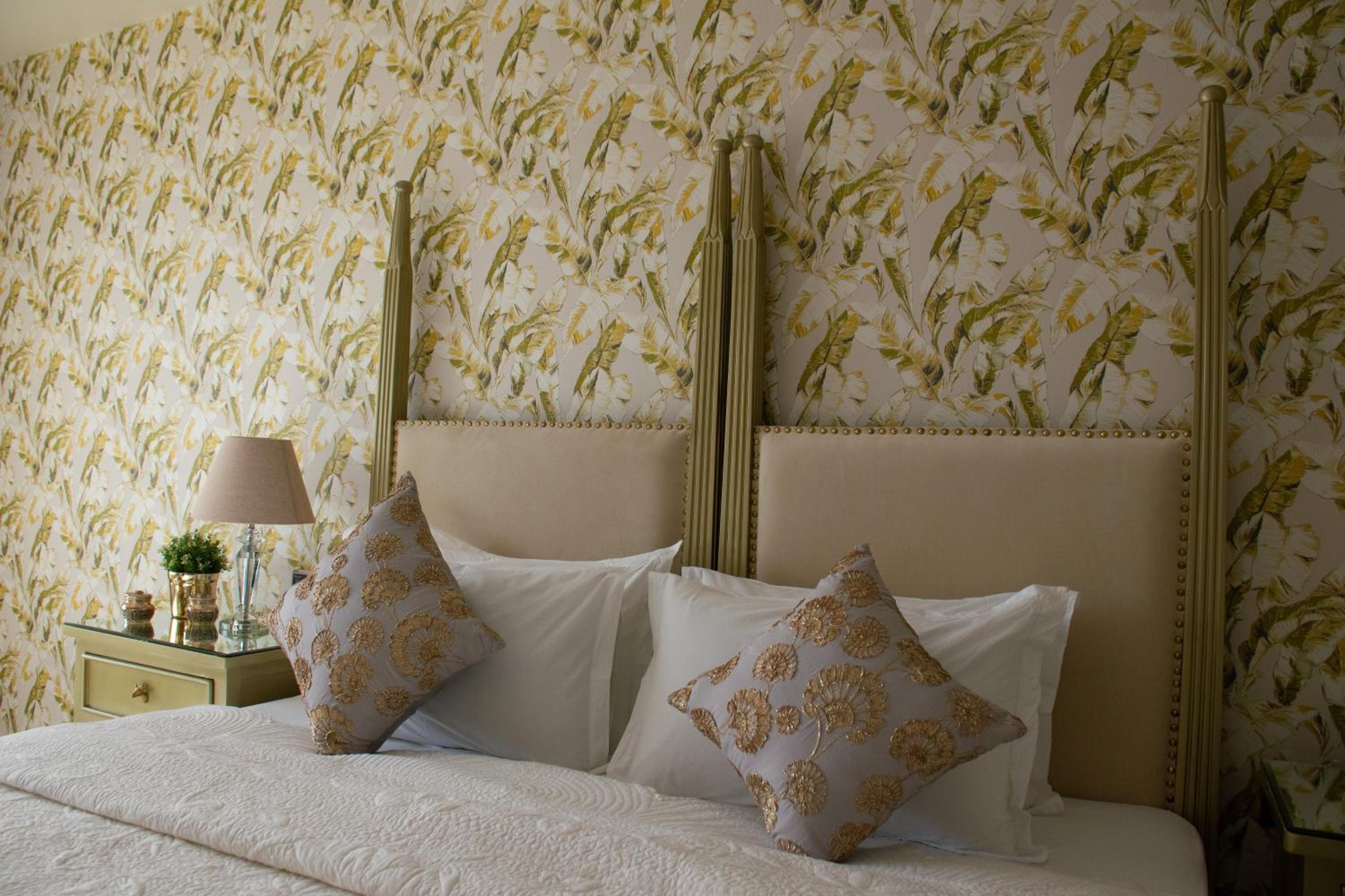 Executive Suite - Photo 11